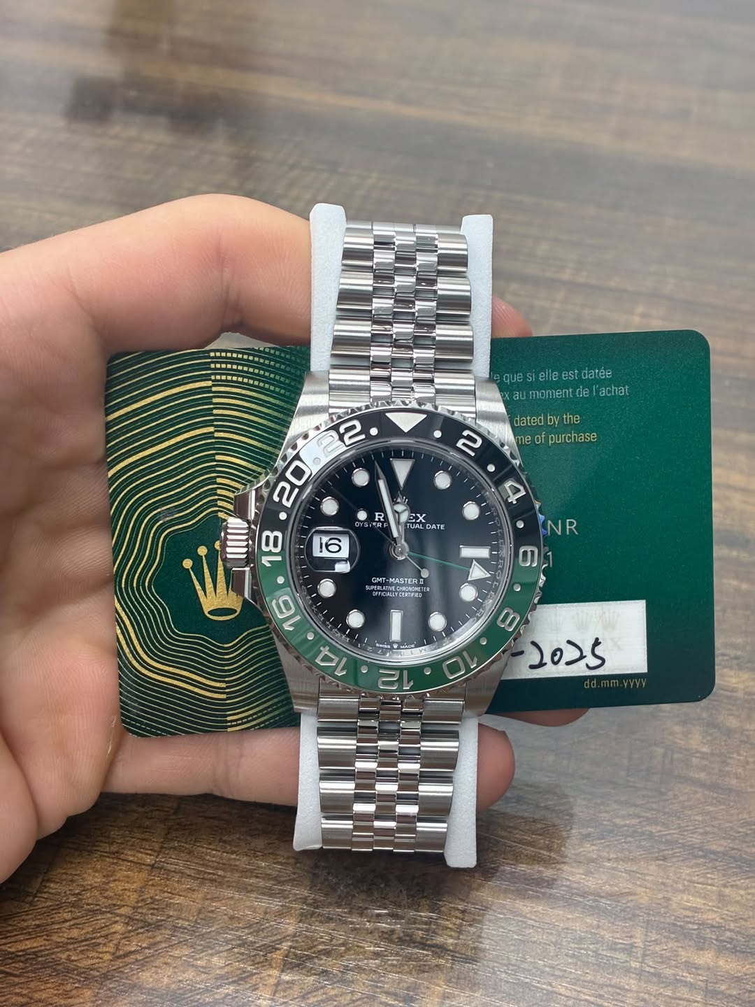May be an image of wrist watch and text that says 'quesielleestdatee lleestdatée aumomentdeacha moment achat datedbythe dated ne eofpurchase eof 2 R RF EX TUAL UALDATE DALTE 22 2…