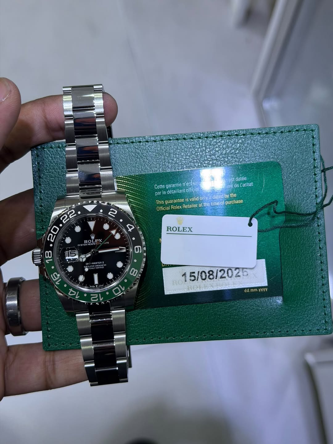 May be an image of wrist watch and text that says 'Cotte garantie ይር offic par dstan datée al'achat dated 通だ the the purchase guari valid Offci olax Retailer atTRE 20.22 ROLPX…