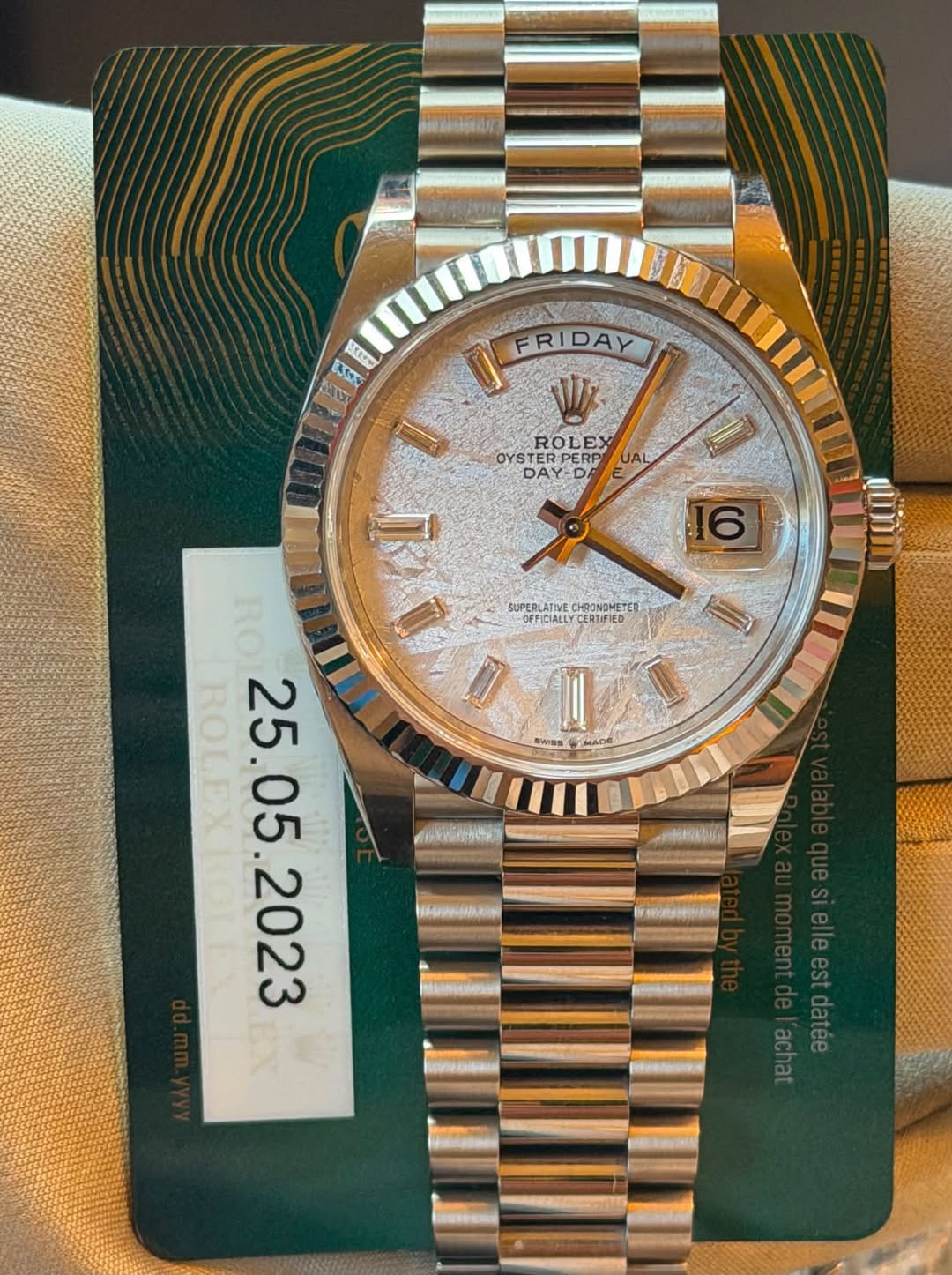 May be an image of wrist watch and text that says 'EAtT P ኢትክ Α TS TEY 04 FRIDAY Wi ROLEX OYS OYSTERPERP STER RPERP DAY-DA DAY JAL P 16 SUPERLATIVE CHRONGMETE OFFIDIALL CERTIFIED D…