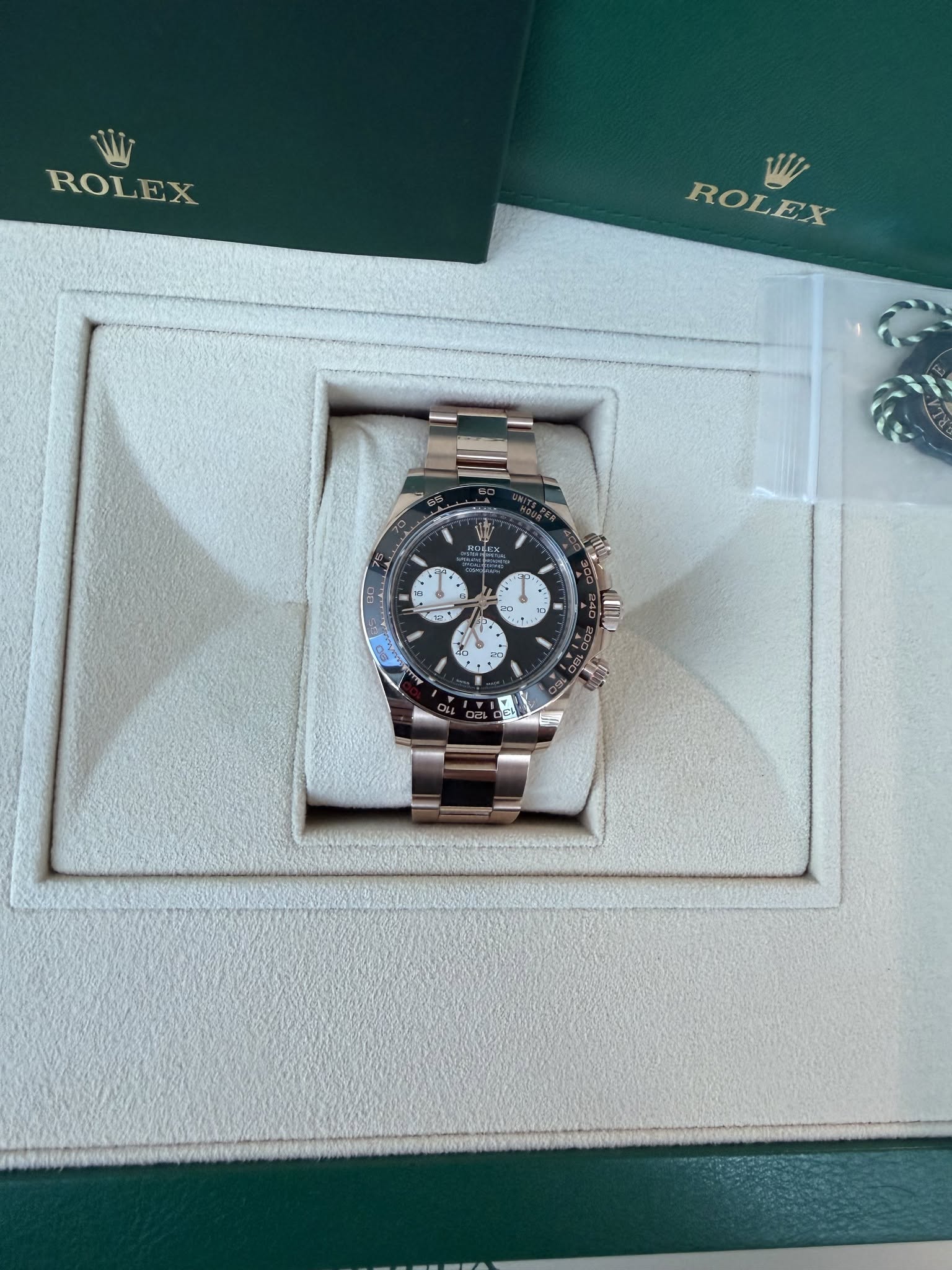 May be an image of wrist watch and text that says 'ROLEX ROLEX S K c. 1 1.'