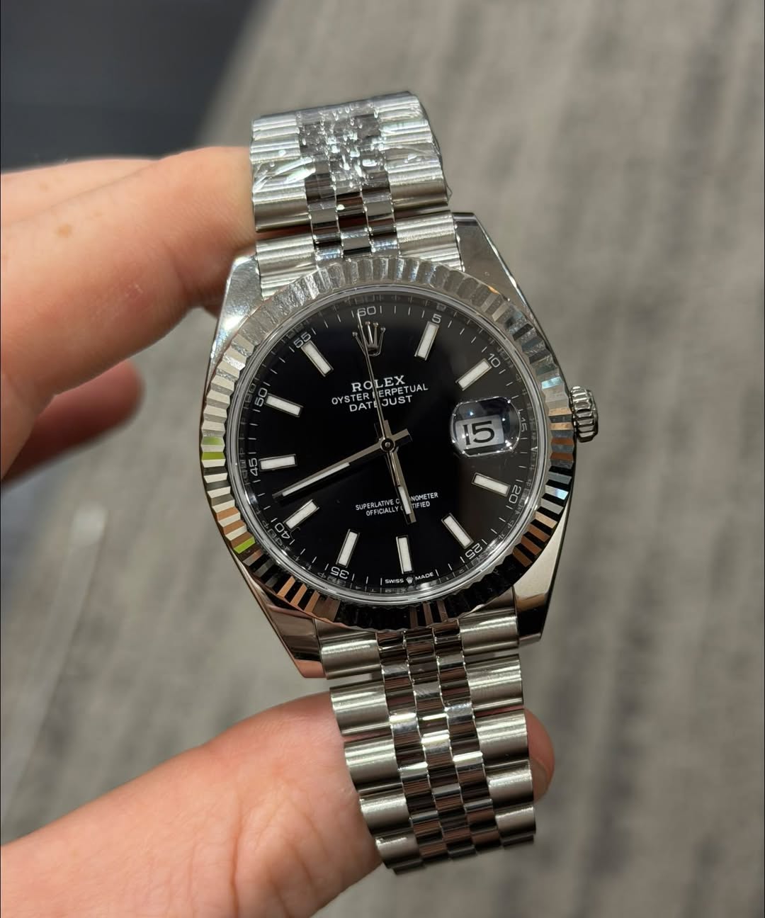 May be an image of wrist watch and text that says 'po 5 10 ROLEX ERPET UAL OYS STER ROLRPETUAL OAT JUST 45 5 SAPERLATNE SIWETER 40 20 S3 S5 我者 M စ GwtS лa LDG'