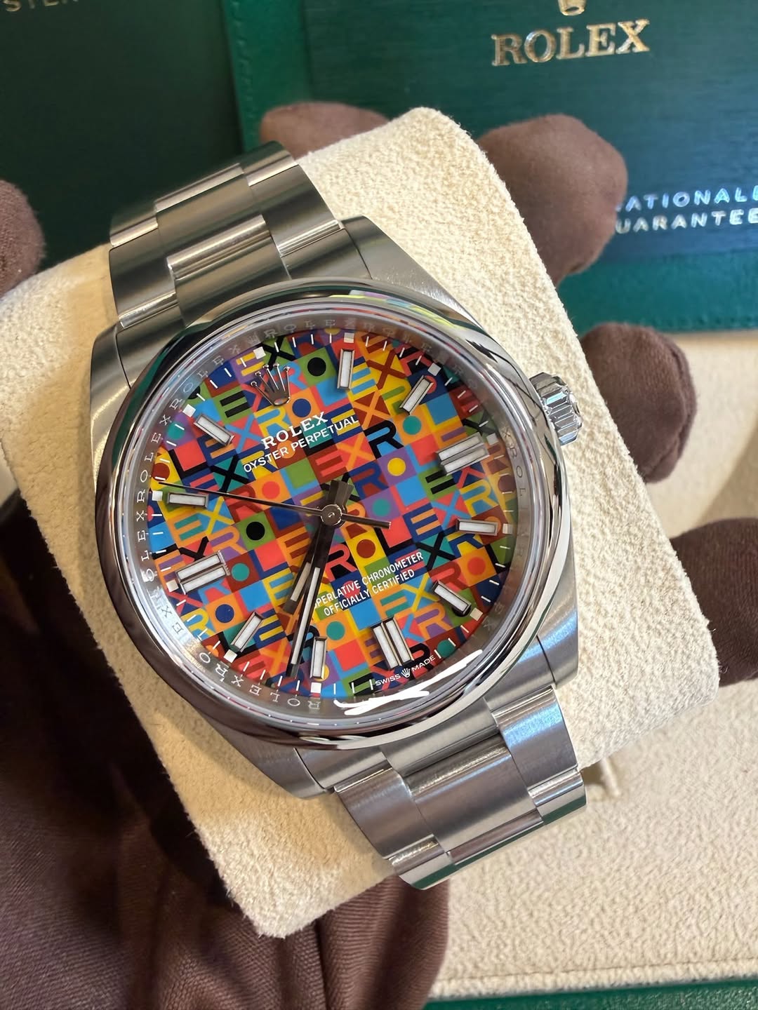 May be an image of wrist watch and text that says 'ROLEX ATIONAL UARANTE 好 珍 ROLEX ROLE ERPE UAL OYSTER 21 다 必使 E ਦੇ 江 LO HRONOMETER CERTIF 0 PERLATIVE FICIARLY ICIALLY PERL OF…