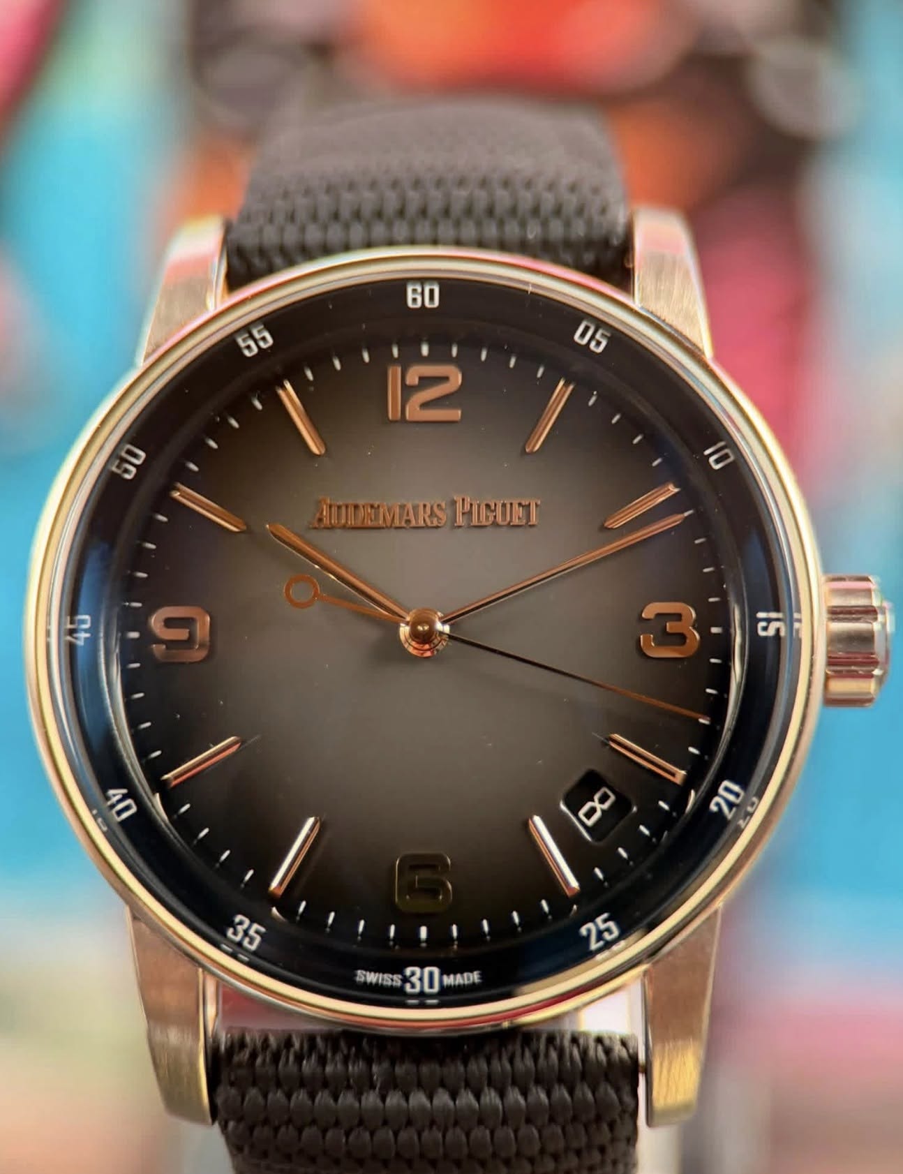 May be an image of wrist watch and text that says ' Ω‘ I JURAMARS AULRMARSPICUET PIGOET 10 40 9 IS DV DO 20 35 SWISS 30 MADE 25'
