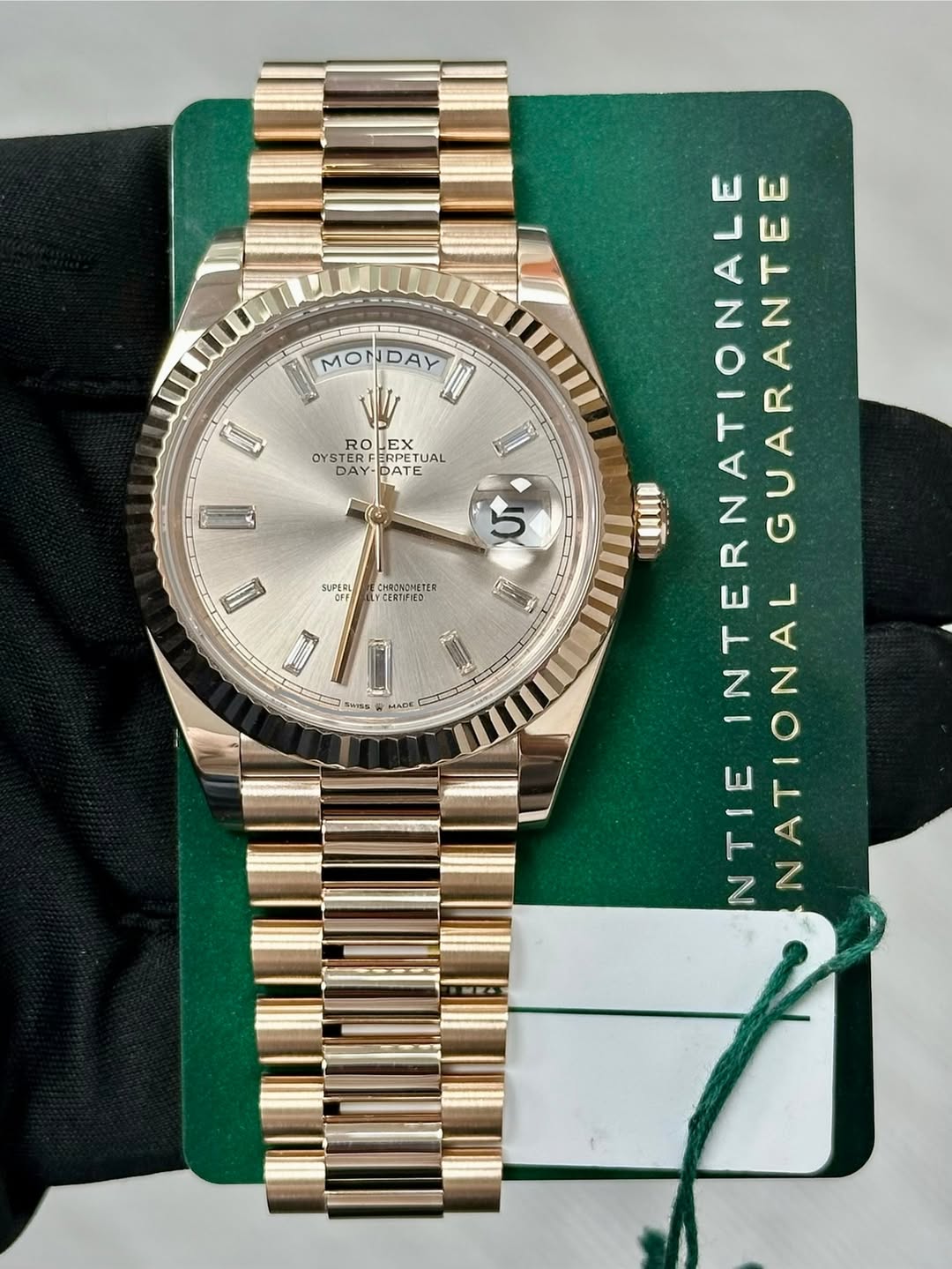 May be an image of wrist watch and text that says 'RO ROLEX EX OYS OYSTER BAT ATE ATE FERPET ERPETU TUAL DAY DAY DA MONDAY 10 NDAY I ج M 金 SUPERL CHRONOMETER CERTIFIED II SWISS…