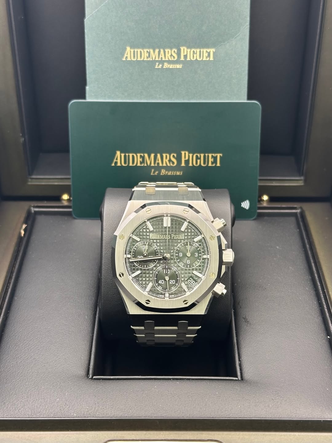 May be an image of wrist watch and text that says 'AUDEMARS PIGUET Le Le Brassas AUDEMARSPIGUET Le Brassus AUDEMARS PIGUET ت 9 9 E 40 20 20 M= 0l보보! celrotrca'