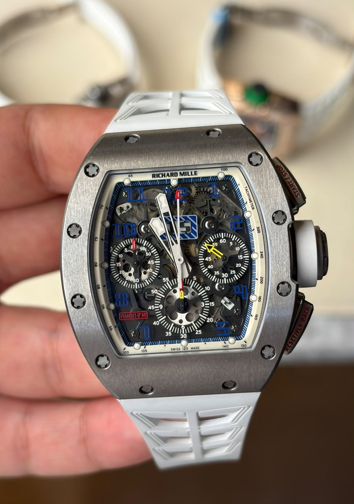 May be an image of wrist watch and text that says 'RICHARD MILLE TACHYMETER METER O o 2 10 240 መጣስጣለ aoe 180 45E9 3= ร9 105 25 品名 140 SWISS MADE 8'