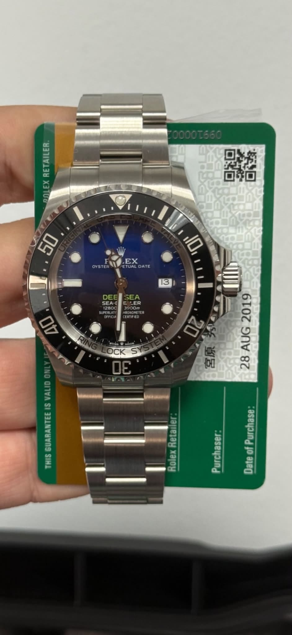 May be an image of wrist watch and text that says 'RETAILER LEX וחי 可 口ゲ口 落 焼 VE 50 P EX DATE 10 13 DE SEA SEA- LER 40 OCKS CK 01o 2019 00 宮原分春 断日 P 28AUG 28 AUG VALID o a…