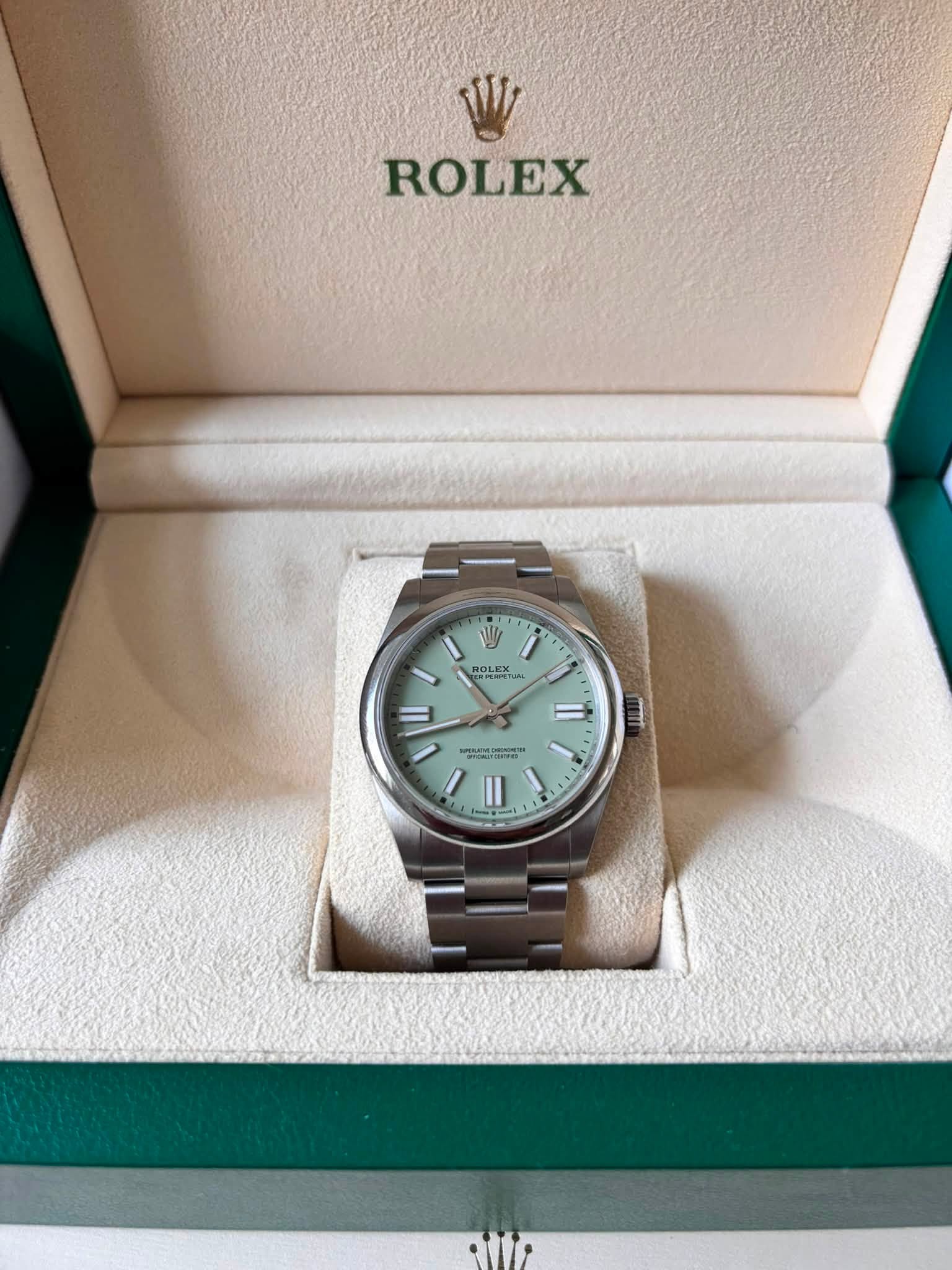 May be an image of wrist watch and text that says 'ROLEX 1 HOLE ROLEX II'