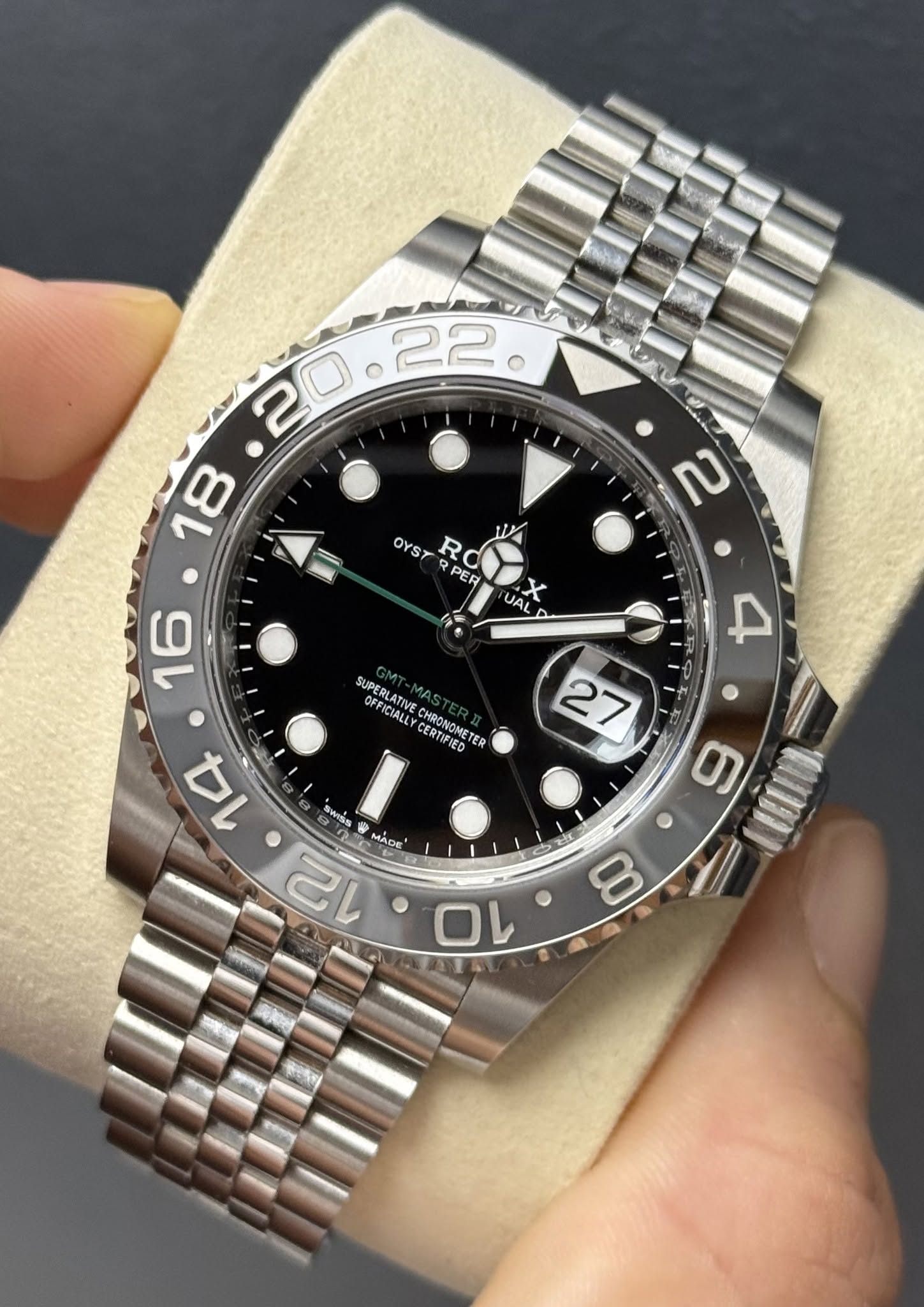 May be an image of wrist watch and text that says ' OYST R PER 2 θ X 16 4 S SUPERLATIVE SUPERLATIVE OFFICIALLY FICIALIVETRONOME CERTIFIED CERTIFIED CHRONOMETER CHFONOMETER ER 27…