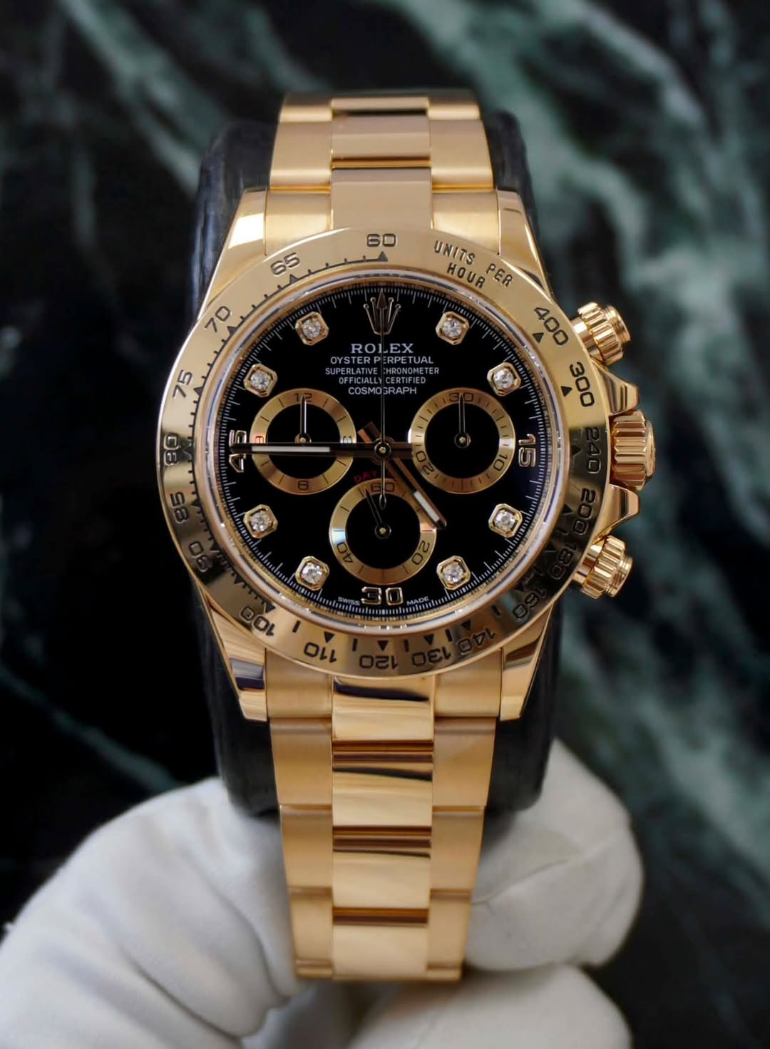 May be an image of wrist watch and text that says '60 65 70 ROLEX UPERLATIVE 75 HRONONET COSM GRAPH UNITS HOUR UR PER 400 DIII 300 ل ANTN POETLAR 临 Ifm m 3 ウ'