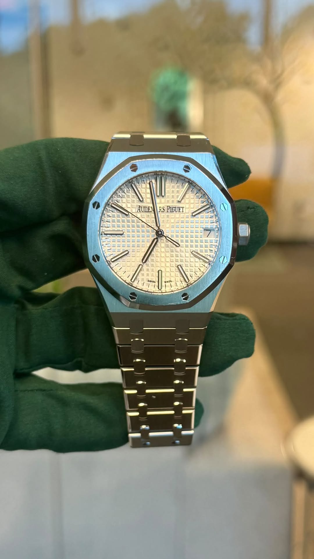 May be an image of wrist watch and text that says 'NW AUTEN کات PLGUET = = U'