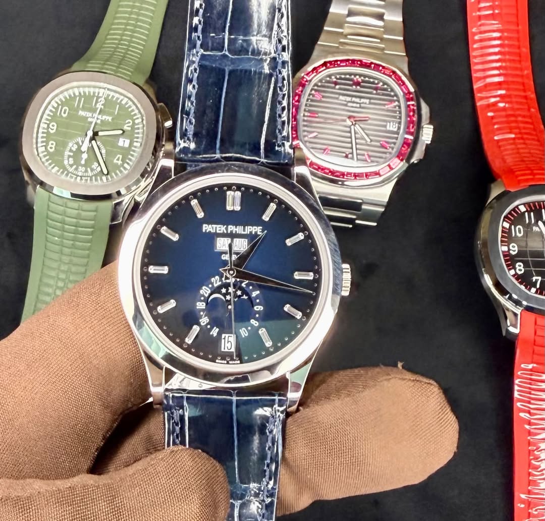 May be an image of wrist watch and text that says '10 I1 12 hADK SLPPE LPP 1B 6ESS PATEKPHILIPPE HILIPPE PATEK PA 22 2 $ P 10 9 8 த ጠ () O ග 80 10" 15 と ست'