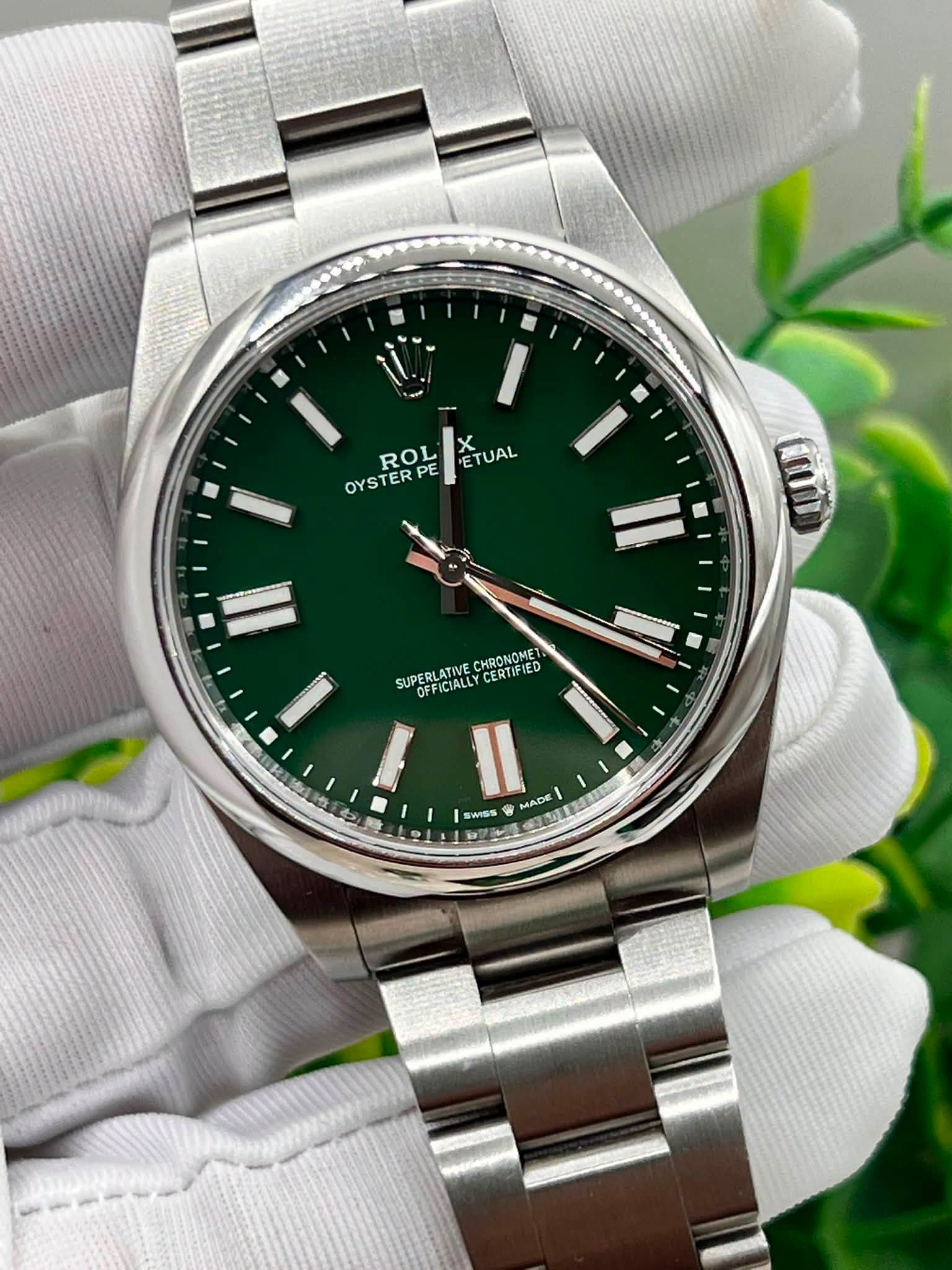 May be an image of wrist watch and text that says '~ a X ETUAL OYSTERP ROL PE W e ** SUPERLATIVE CHRONOME OFFICIALLY CERTIFIED SUPERLATINVECHROMDNE7 IFIED ا SWTSiS 광 Ⅱ MADE…