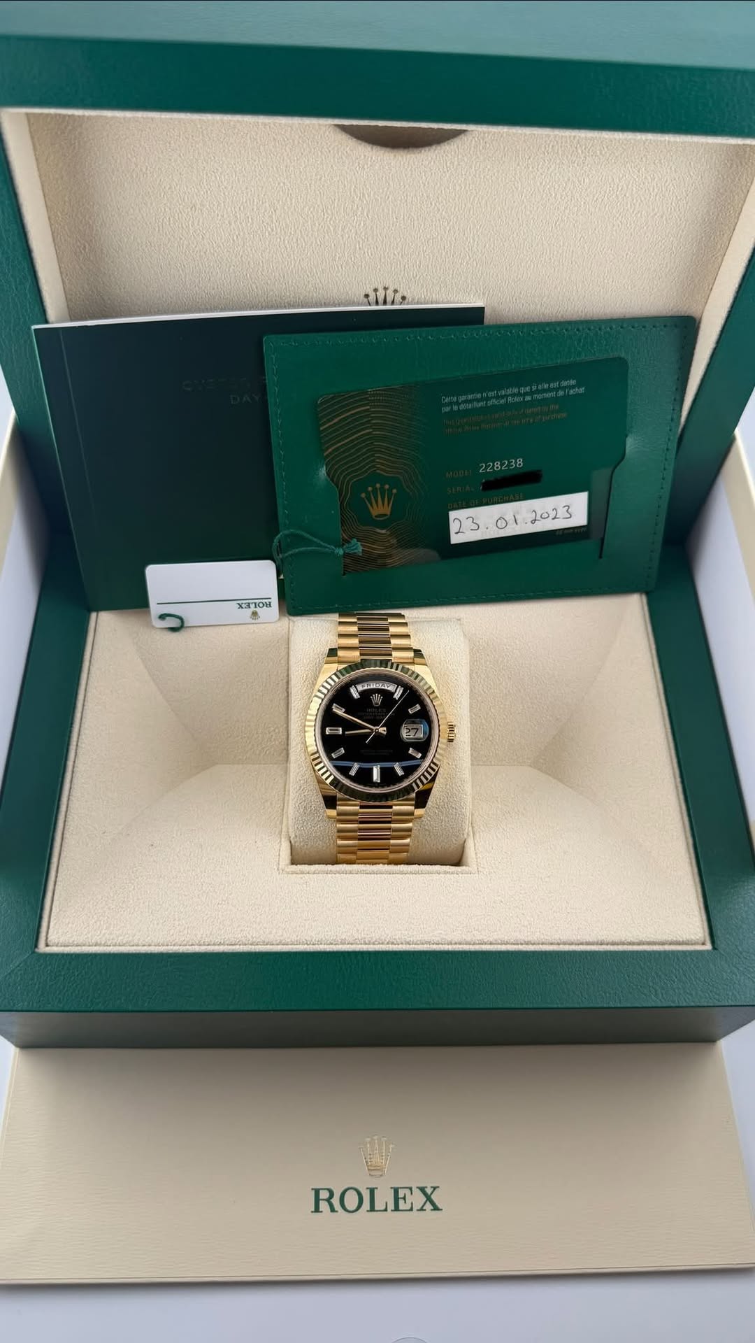 May be an image of wrist watch and text that says ' ۵۱ 2023 พะางน መ 冰 م III E Α 三 IRÌN 27 7 Un ROLEX'