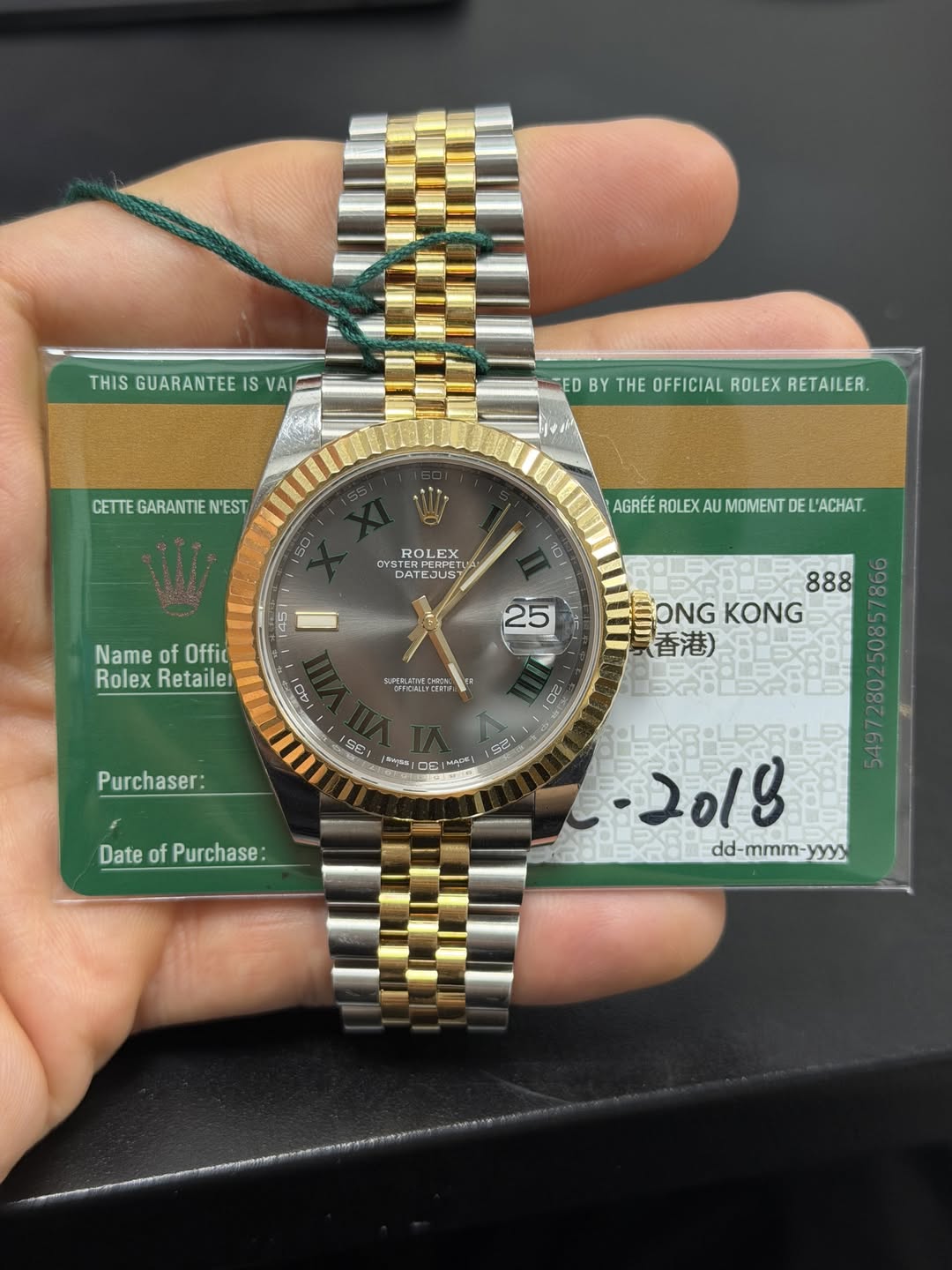 May be an image of wrist watch and text that says 'THIS GUARANTEE IS HISGUARANTEEIS A ED -EDBYTHEOFFICIALROLEXRETAILER. BY THE OFFICIAL ROLEX RETAILER. CETTEGARANTIEN'EST CETTE…