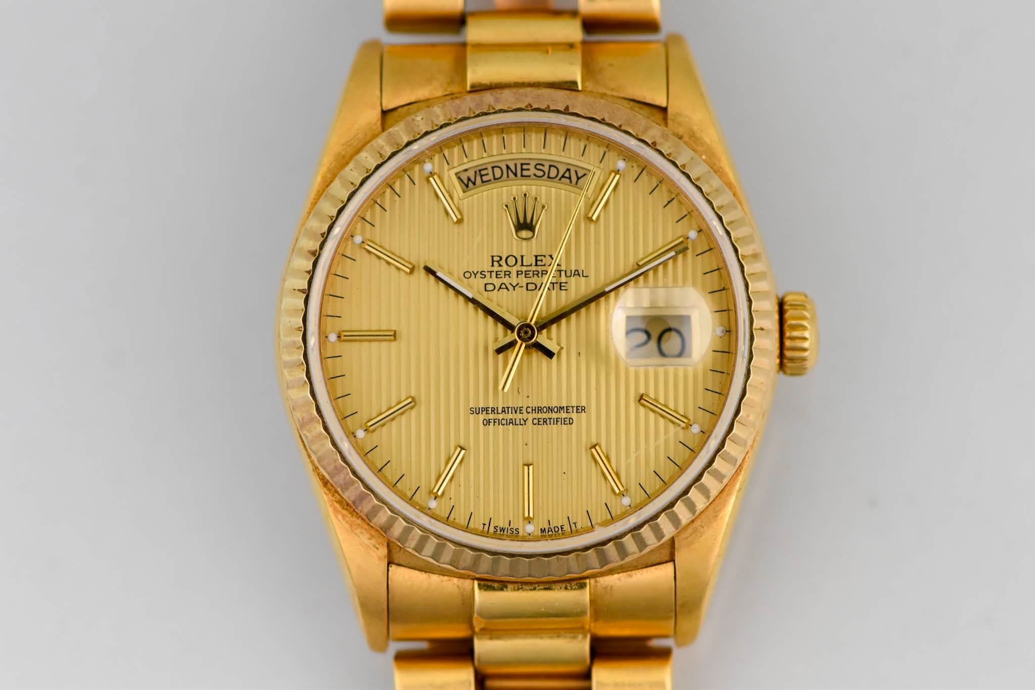 May be an image of wrist watch and text that says 'w WEDNESDAY W ROLEX OYSTERPERP PERP TUAL OYSTER DAY-DITE D/ TE DAY- SUPERLAT TIVE CHIRONOMETER OFFICIALLY CERTIFIED…