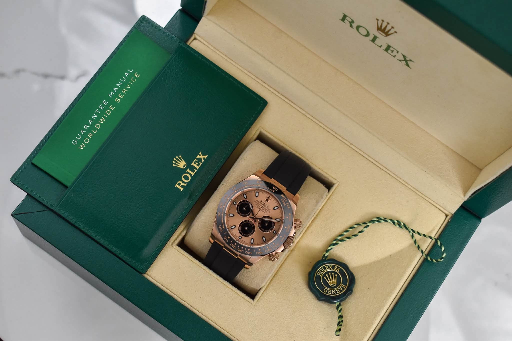 May be an image of wrist watch and text that says 'MANUAL SERVICE GUARANTEE E DE WORLD WORLDWIDE DWID ROLEX ROLEX EX ROLEX W ROLEX NIII GENEVE'