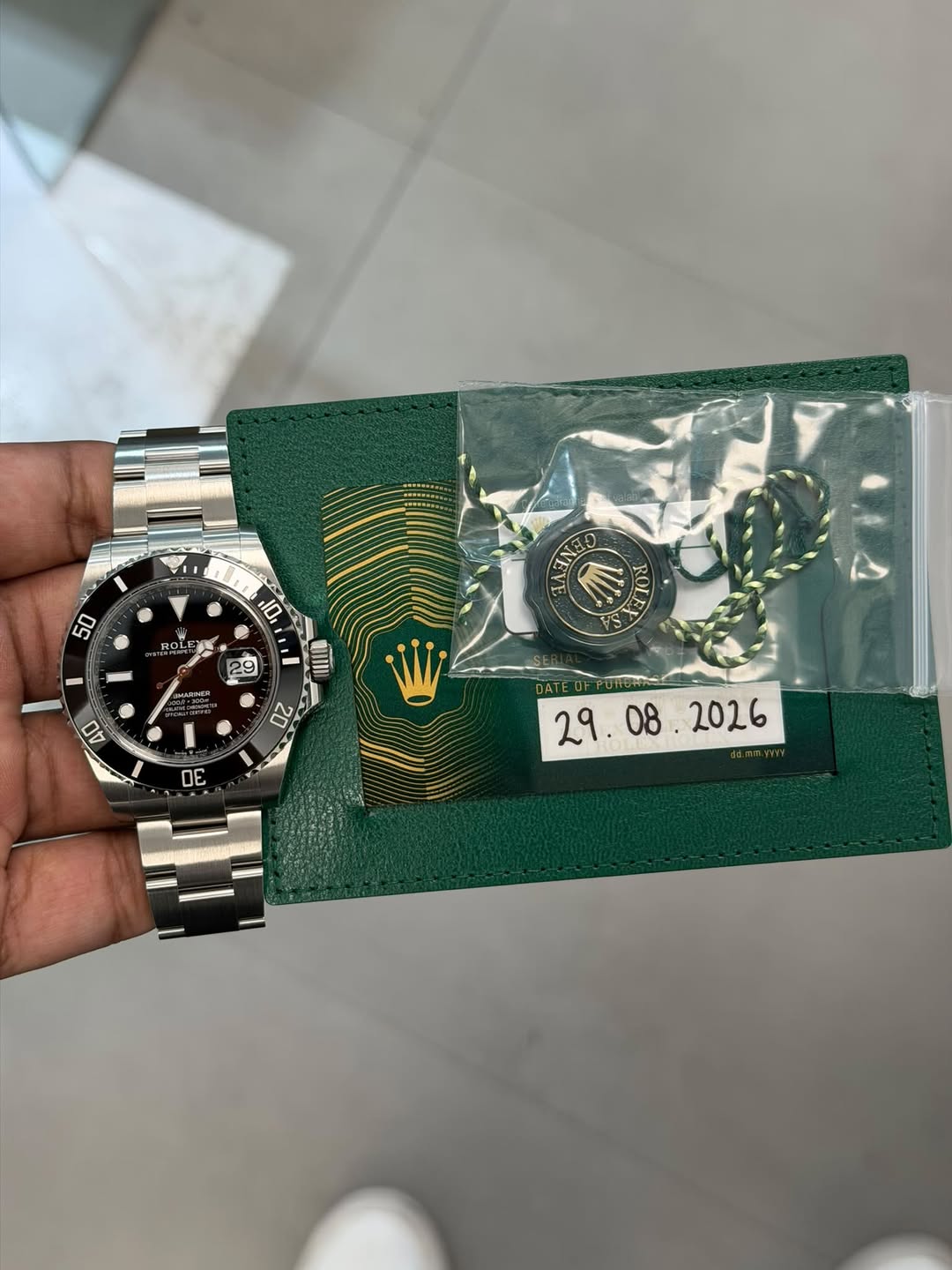 May be an image of wrist watch and text that says '50 10 ROLL 9 សោយចែ 00 20 OE 一 '