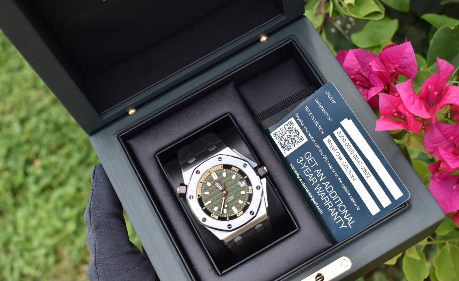 May be an image of wrist watch and text that says '수 0 20 CASEN Fegister yCA REF/COLLECTION 海戸袋 日焼ロ መይማክር REF/COLLECTION REF/CO WAPRANTYN N° -YEAR GETA viththeQF code…