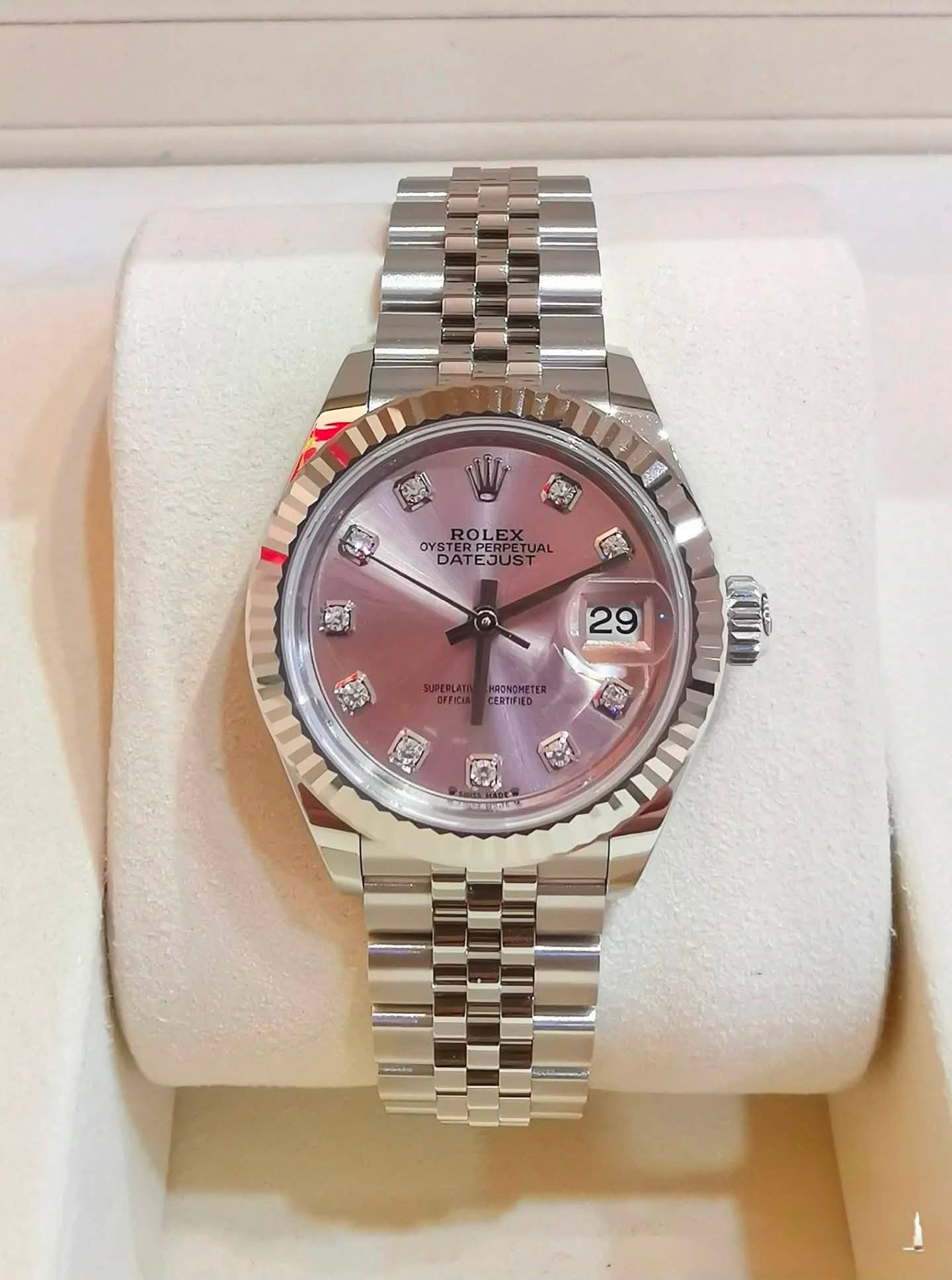 May be an image of wrist watch and text that says '١١ M 1 OYSTEL ROLEX RPETUAL 0 OYSTERP DATEJUST OYSTATESUSTYAL PER DATES ስስራን 原 29 ንንት'