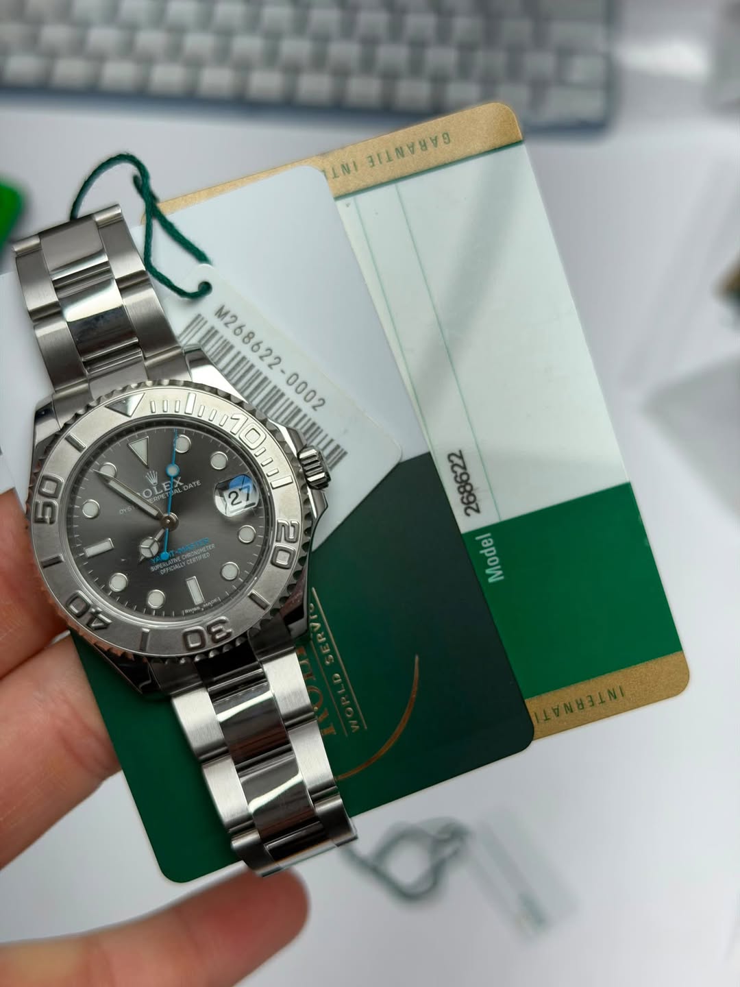 May be an image of wrist watch and text that says 'INI CAAAANAL EERATET OL M268622-0002 M268622 0002 101l 1O 27 T Model Model'
