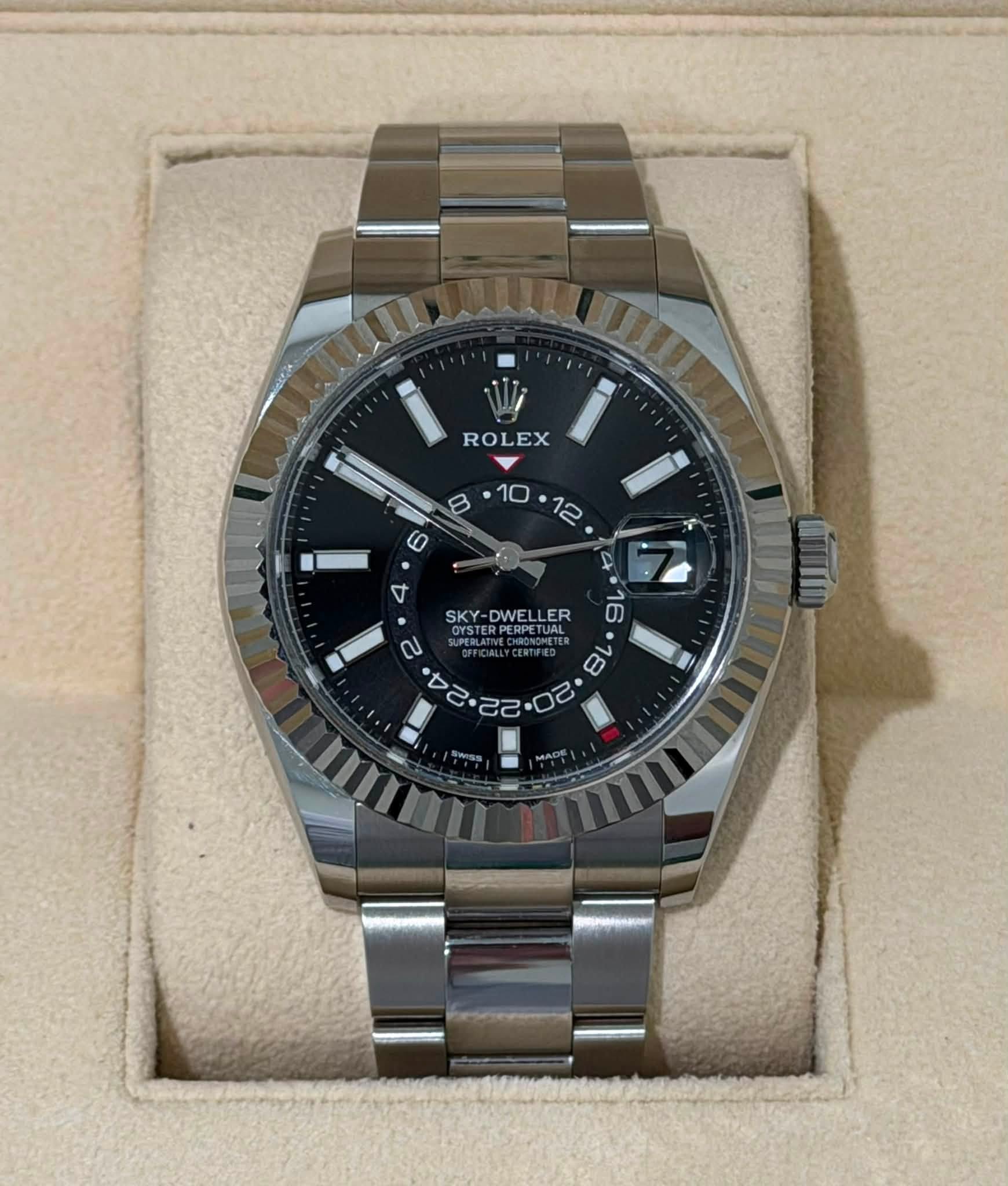 May be an image of wrist watch and text that says '山 ROLEX ROL • SKY-DWELLER SKY -DWEL ER 16 ERPE 2 0 ea קסיבליבת- ณ'
