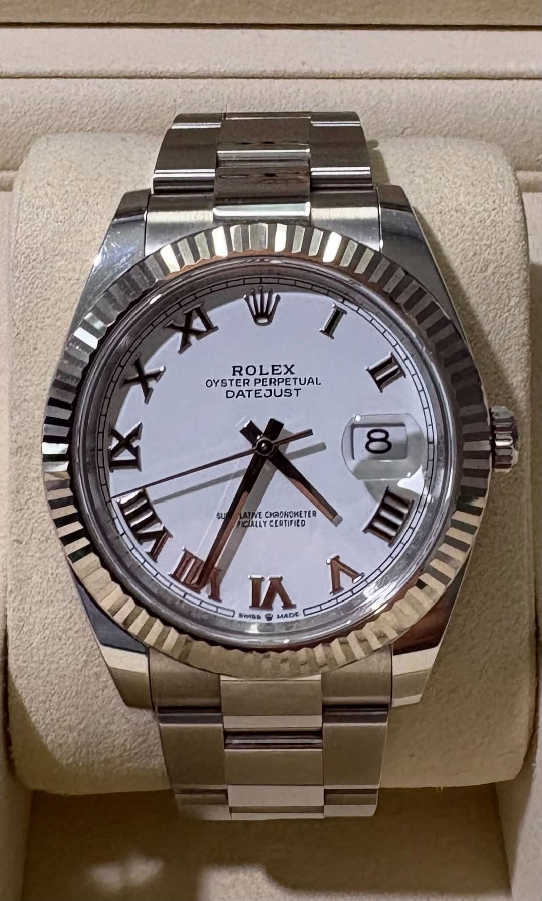 May be an image of wrist watch and text that says 'W ROLEX EX OYSTER PERPE RPERPETUAL OYSTERPERPETUAL TUAL DATEJUST II 8 + WAW SU nΑ OBHEHETE CHDNOKETER ALLY ALLYCERTIFIED 1 WΚ S…