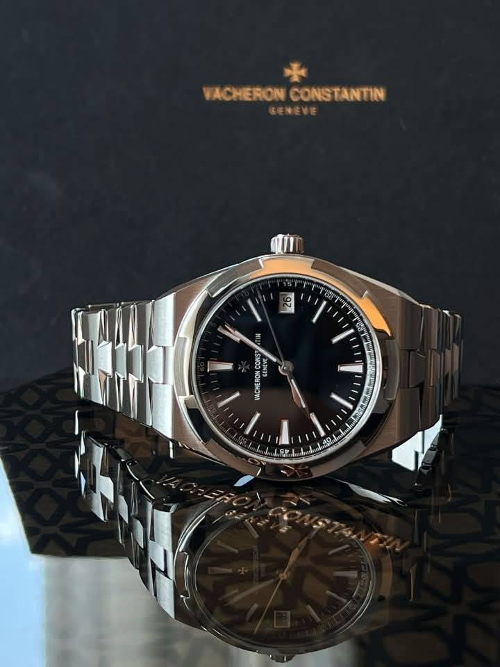 May be an image of wrist watch and text that says 'VACHERON CONSTANTIN CONS VACHERONCONSTANTIN GENEVE RON VACHERONCONST VACHER CONST NEVE GENEVE ك ሔዊ 物'