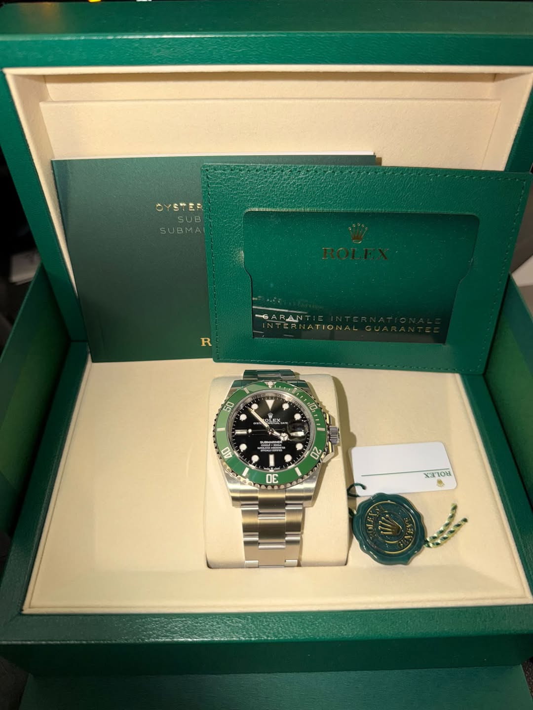 May be an image of wrist watch and text that says 'OYSTER SUBMAI 6 R ERN ATIONAL ATION e 50 10 Lacx 茶 专 - 中 MR 40 26 انبریال 30 XATOH NY'