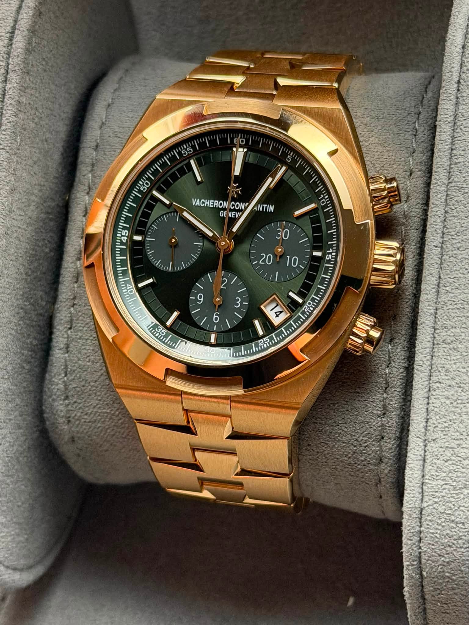 May be an image of wrist watch and text that says 'I VACHERON/CONGANTIN GE ι VACHERON CON NTIN 45 0 0 ١ 30 20 福 gY 10. иyT JUC 9 6 3 O አ. تن ረዚትኒ/ 35 33.1 יבב 수'