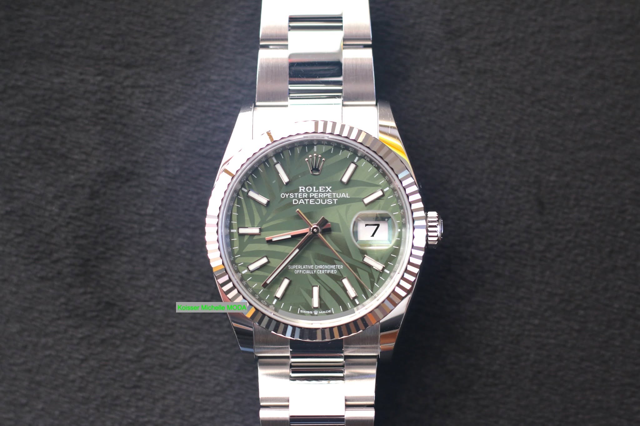 May be an image of wrist watch and text that says 'ROLEX OYSTER OYSTERE PERPE YSTERLRPETUAL PERPETU TUAL OYST DATE DATEJUST TEJUS 7 SUPEFLATIV OFFICAALLY TAP/ER PINTA TIVEC…