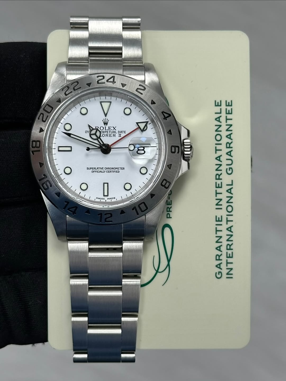 May be an image of wrist watch and text that says '24 Ο O 2 O ٥ OY i ROL OLEX EX DATE ERPETUAL ORER II 8 O SUPERLATIVE CRCULLYGERTIFIED FFICLALLY CERTIFIEC CHRONOMETER O Ο I SWIES…
