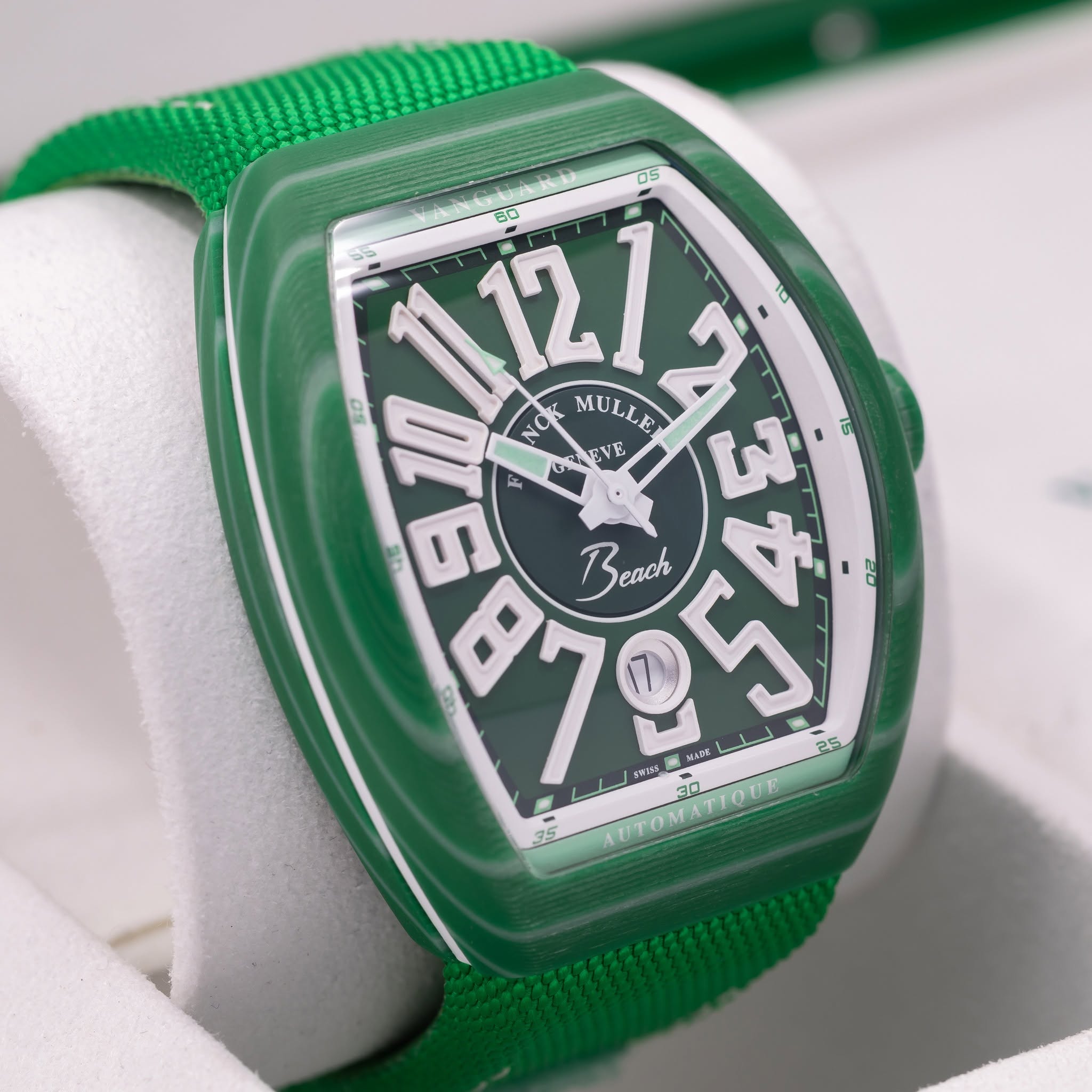 May be an image of digital watch and text that says 'OT 05 12/ 80 O MULLE 23 W 1s م S VE S0 U כפלק R Beach B Seach - 2D E0 '