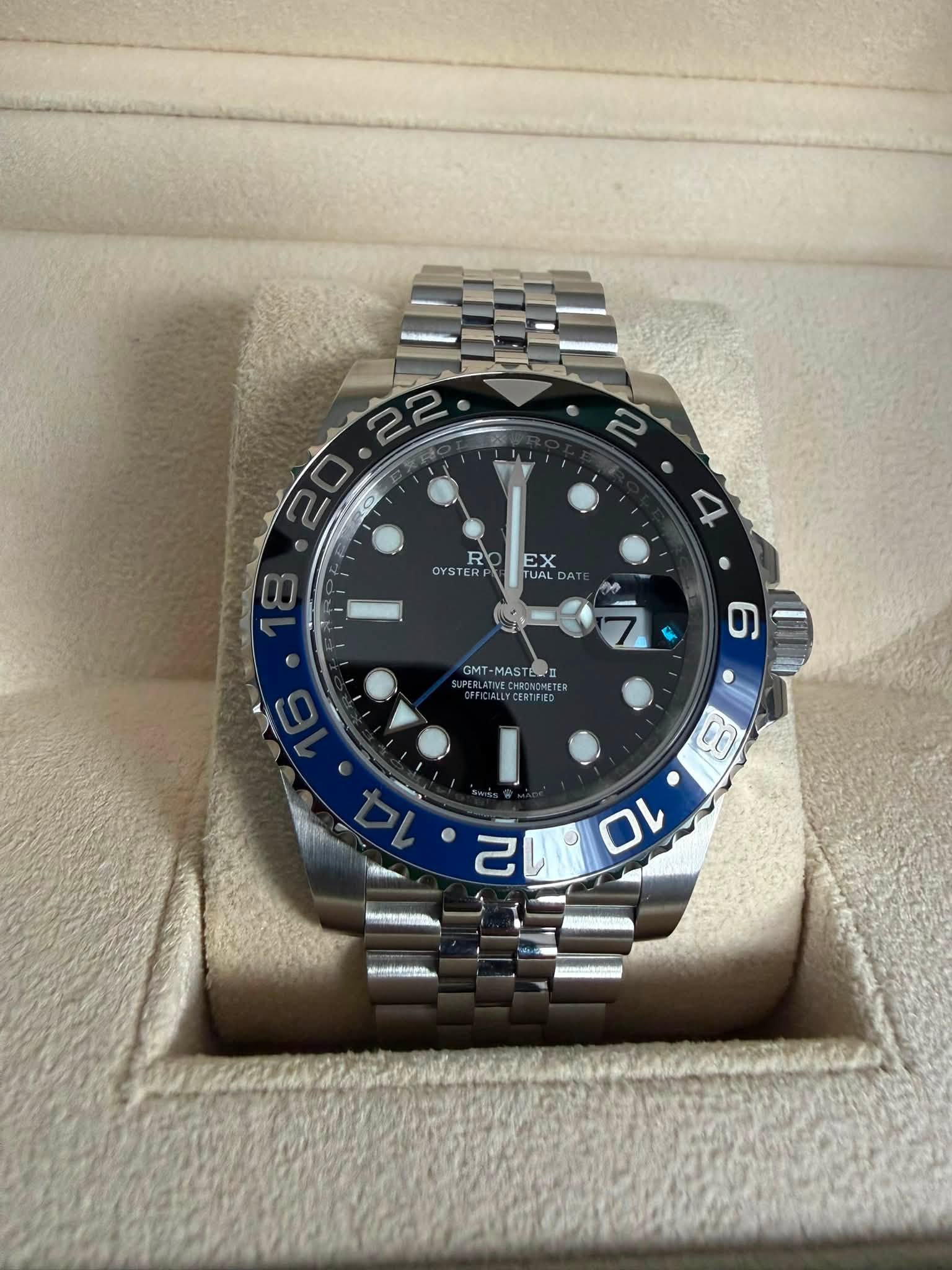 May be an image of wrist watch and text that says '22. O R OYS OYSTERF EX TUAL GMT GMT-MASTE MAST တ O CO 己い1ロL 0 ณ Oι'