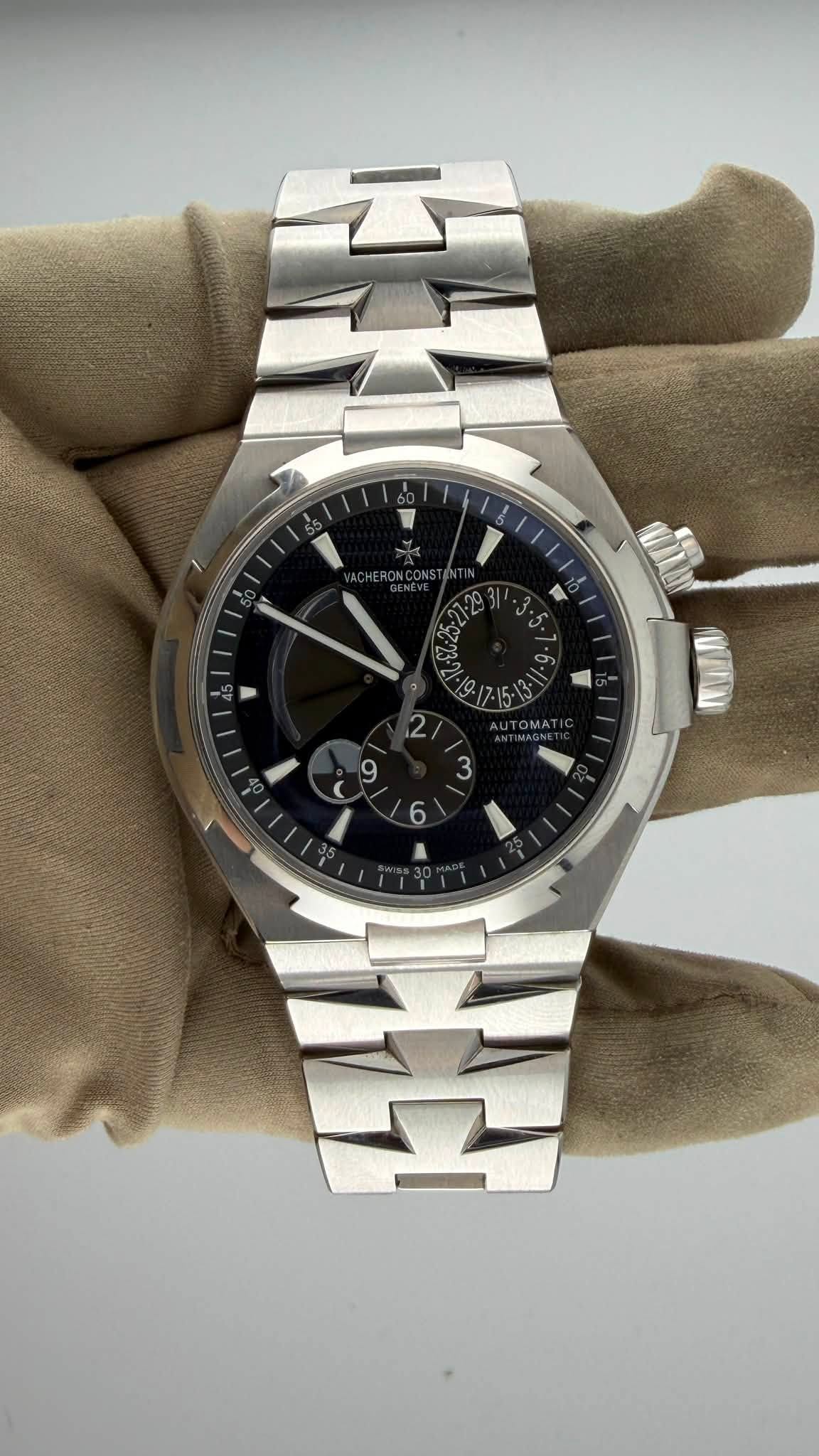 May be an image of wrist watch and text that says 'W 9 3 6'