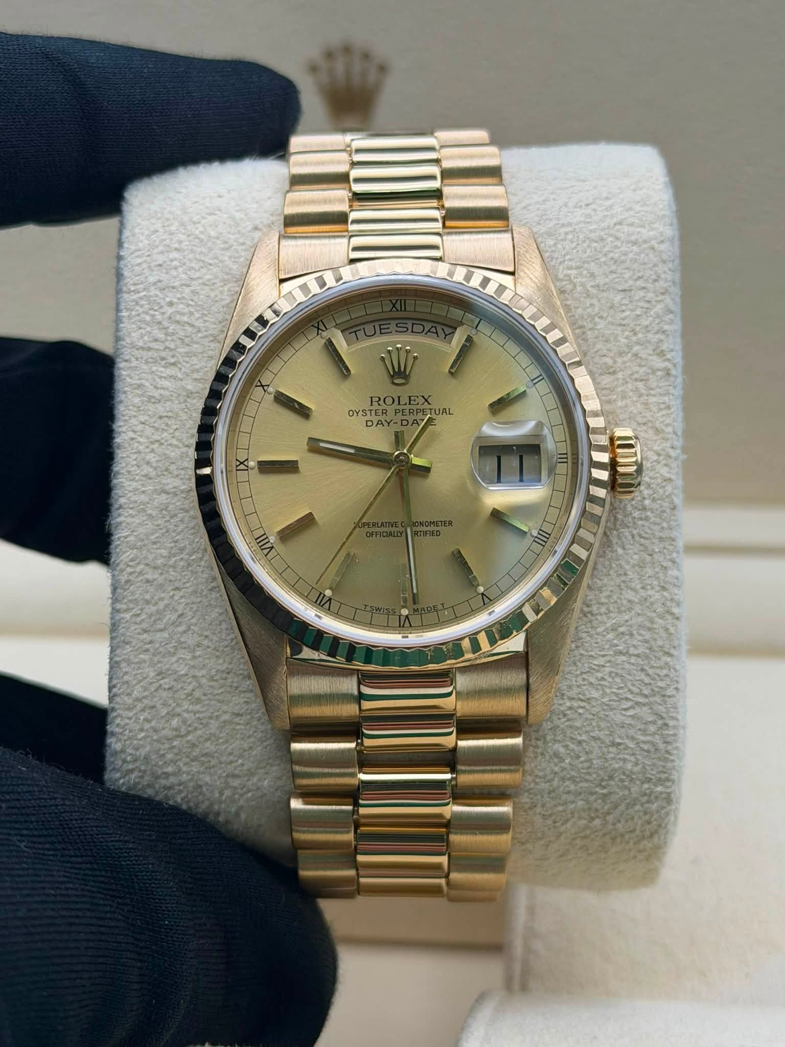 May be an image of wrist watch and text that says 'E TUAL OYSTER OYSTER ROLEX OYROLEXUAL ROI SX DAY-DA DAY III CONeNN'