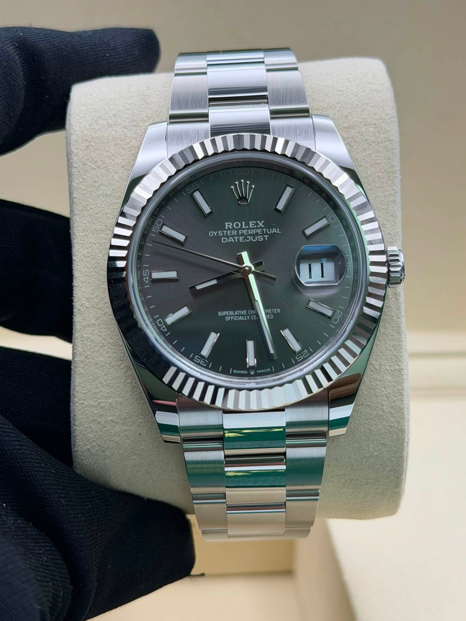 May be an image of wrist watch and text that says '11 ROLEX X OYS OYSTER ERPERPETUA ROLEXUAL TUAL DATEJUST OYSTERPERPETUAL TEREJUST DAT 45 1I न SUPERLAT OFFICIA 01 40 AC 20…