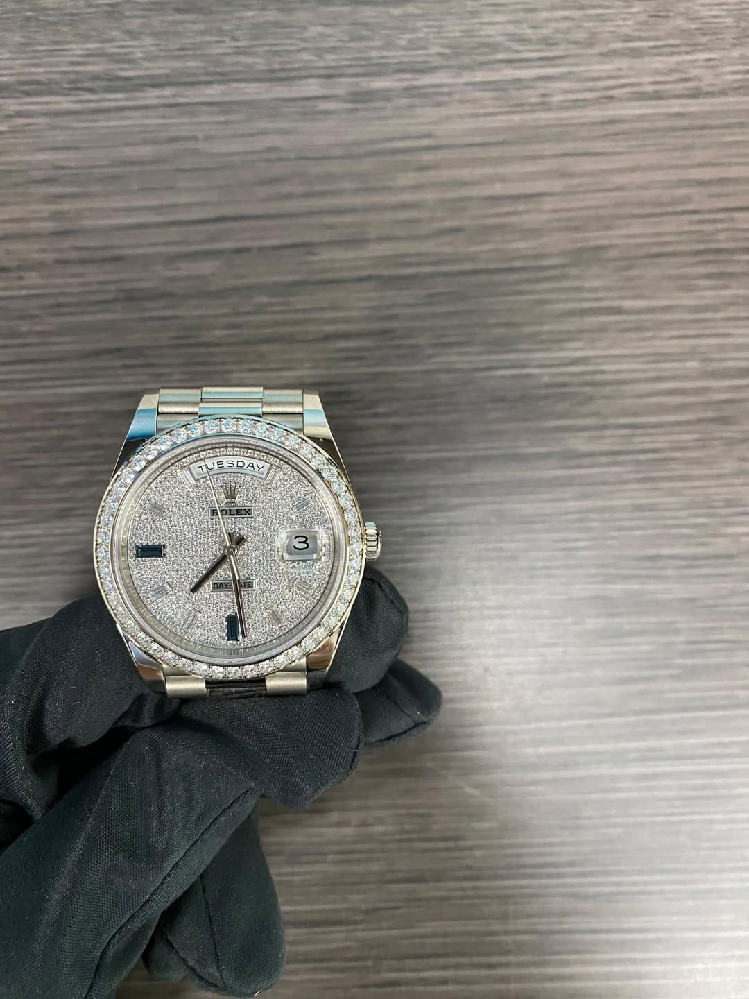 May be an image of wrist watch and text that says 'TUEEDAY TUE TUESDAY DAY ي 3'