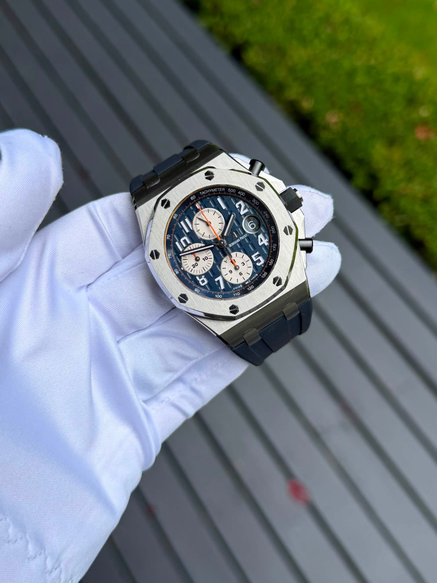 May be an image of wrist watch and text that says '05 ቀ / በ ก LV 6 ግ し + NIH 1 I ግ s F 10 = ኢሕቤ ل1 6 2 N T - 9 - I I 1 1o'