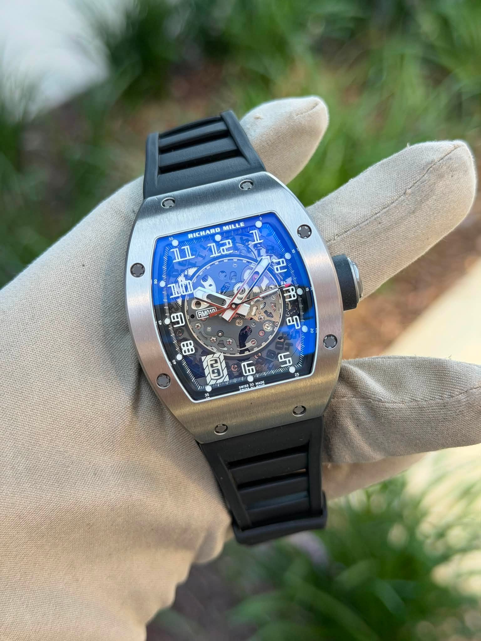 May be an image of wrist watch and text that says 'RICHARD MILLE ILIL 꼬리 ส L m JUUNI ማ PMbn G + 미 ခ 68 9 品 gu grat N 6A'