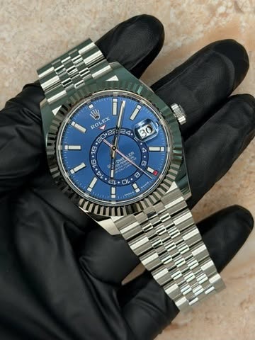May be an image of wrist watch and text that says 'ROLEX 20°2 24 C 30 C W 18 4 16 CE ONND S 9 D CL op ن'