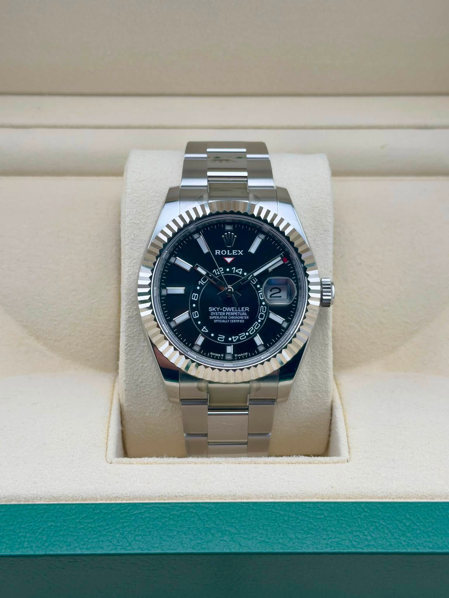 May be an image of wrist watch and text that says 'ROLEX ROL LEX 개상은 14. D ل 10 0 2 6O A SKY-OWELLER 片 eCA ት ን 2'