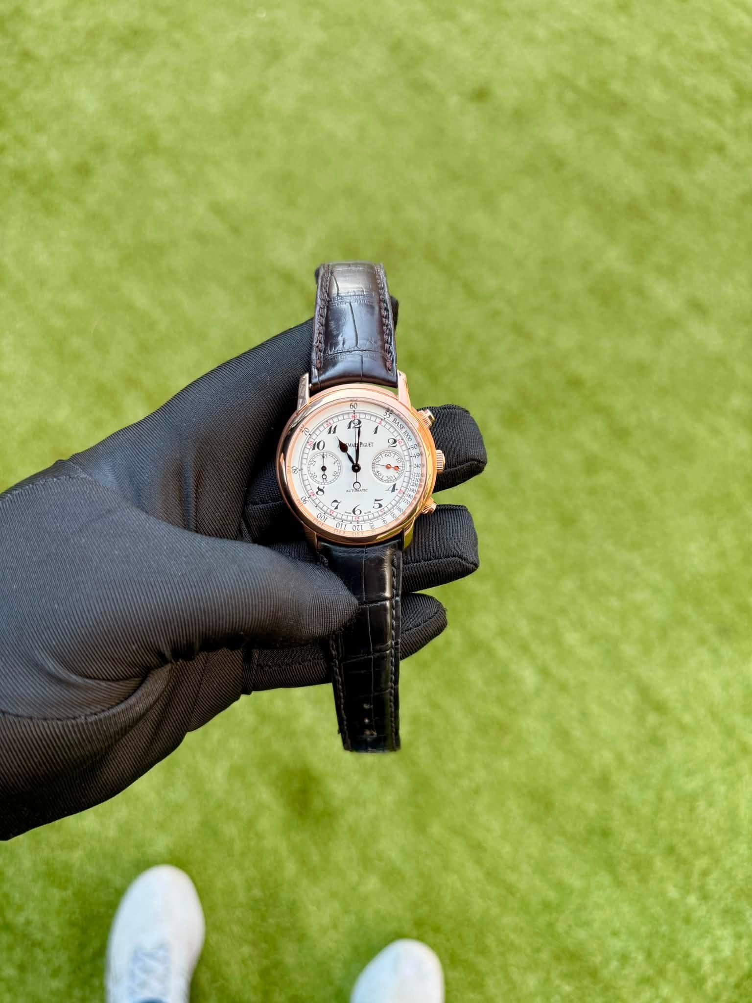 May be an image of golf, wrist watch, golf course and text