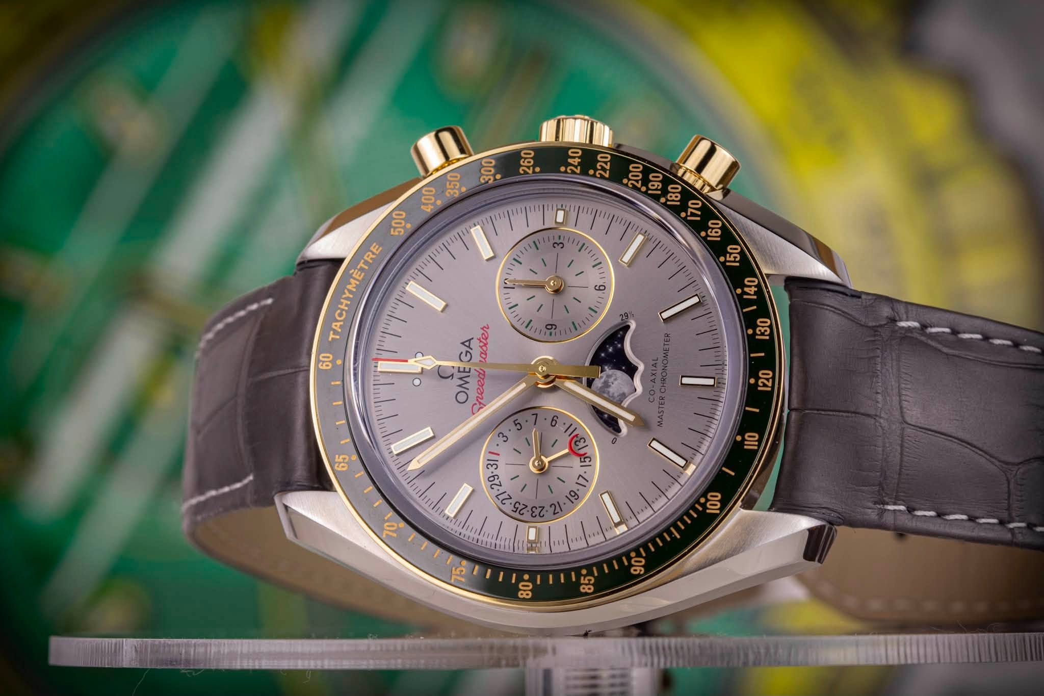 May be an image of wrist watch and text that says ' TACHYMÈTRE HI و ف 2 ili 30 OMEGA Sreed GA aster OME 3. 31/ K2 ει G ا 5I 8 - LI '