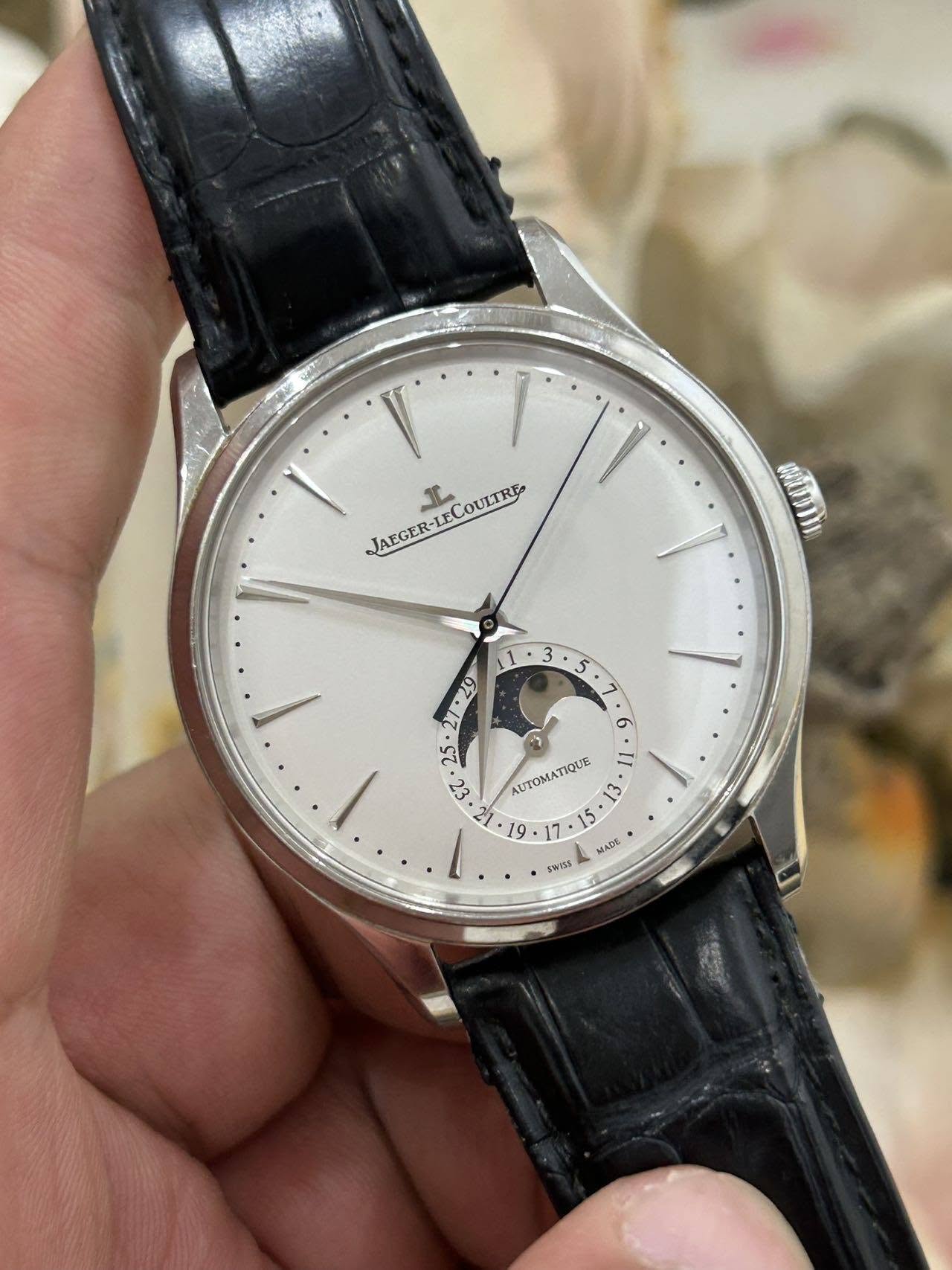 May be an image of wrist watch and text that says 'JAEGER-LECOULTREP JL JAEGER-LEC -LECOUITRE I 3 5 5 25 ει UTOMATIQUE 1S 15 MADE 5W33 WIS'