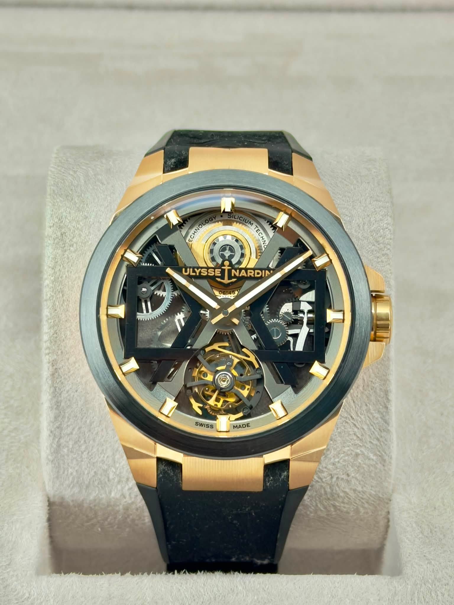 May be an image of wrist watch and text that says 'ECHNO e AAAN+ TECHN ፖብ m ULYSSETNARDIN ULYSSE NARDIN ... TWWW 여 LMN SWISS MADE'