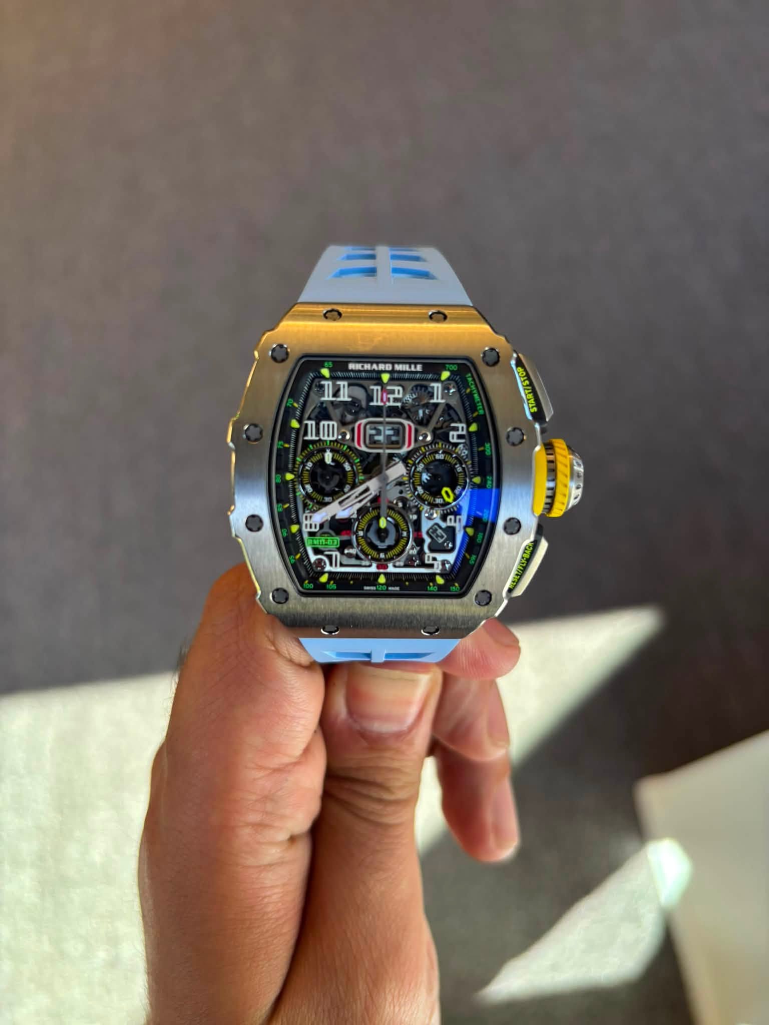 May be an image of wrist watch and text that says '== RICHARD MUILAE nл IL- 고 ይመ. 2 0 m'