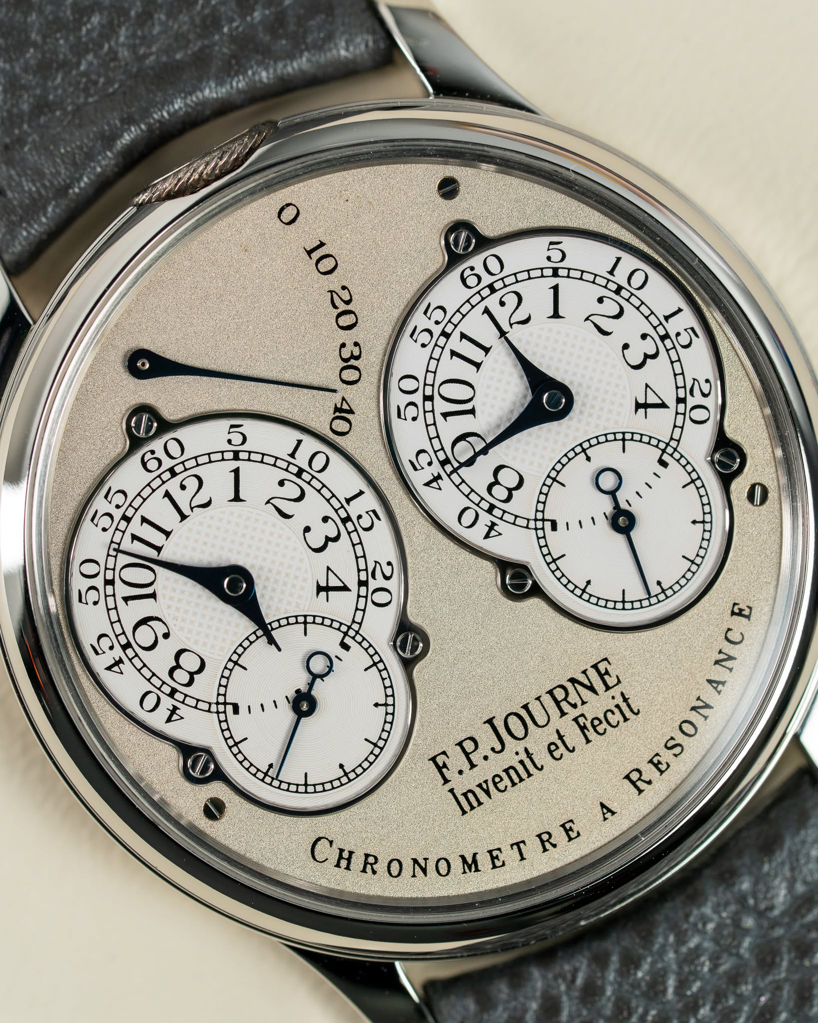 May be an image of wrist watch and text that says '5 o 10 5 1 o 00 12 tI O6Όε 50 0 4 2 D 60 警一 01112 ITT OF 4 9 50 IIM 9 4 20 4 ထ موة 0 4 F.P.JOURNE Invenit et Fecit RESONA…