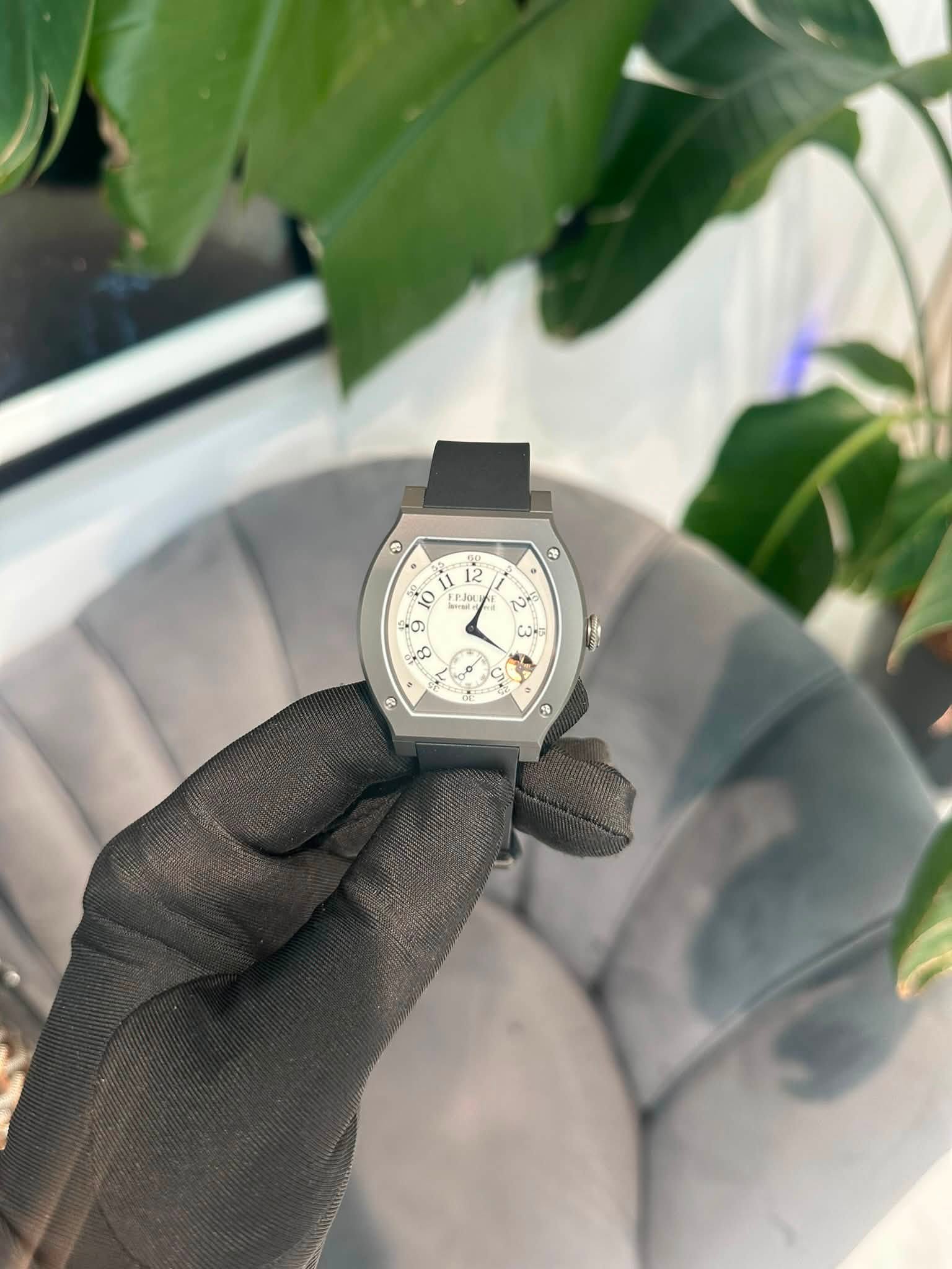 May be an image of wrist watch and text that says 'ن 2 2 PA0 מיב 29 ಬಿಂಣ್ x00 0'