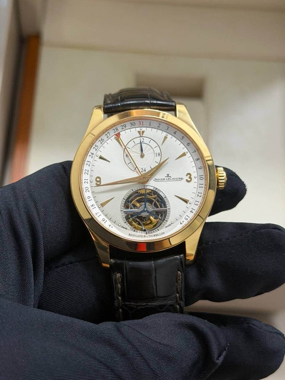 May be an image of wrist watch and text that says ' A JARCER 12 တ 20 19 18 OLLTRE PII ጣዘ 1 ٢ ١ 1 C 16 ECULATT ŁOULATELRITOUZAILLON'